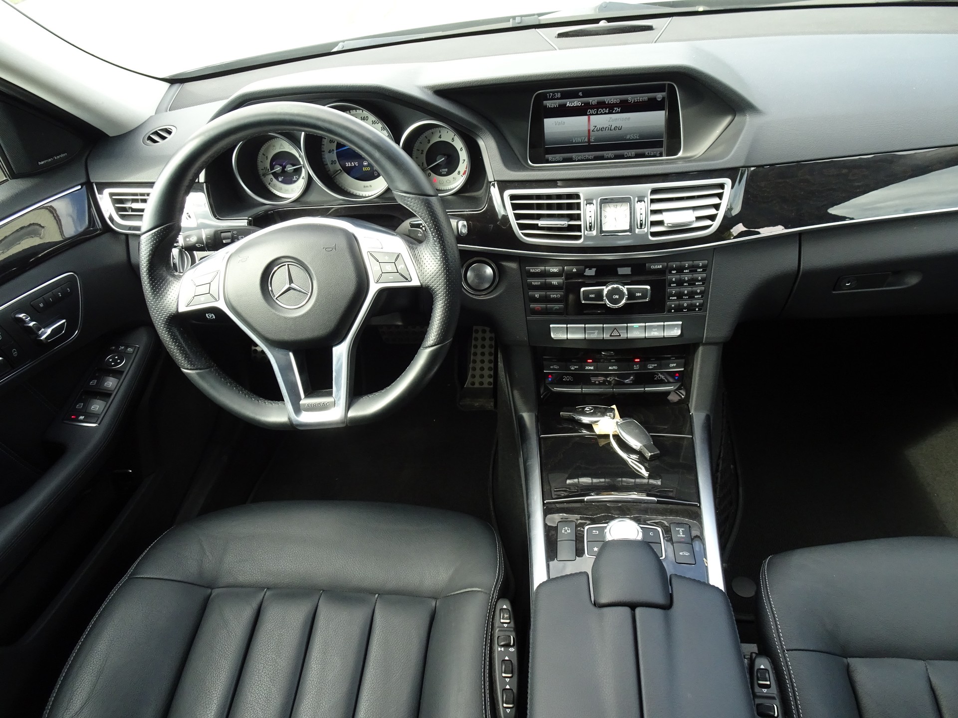 MERCEDES-BENZ E 400 Avantgarde 4Matic 7G-Tronic-image-10