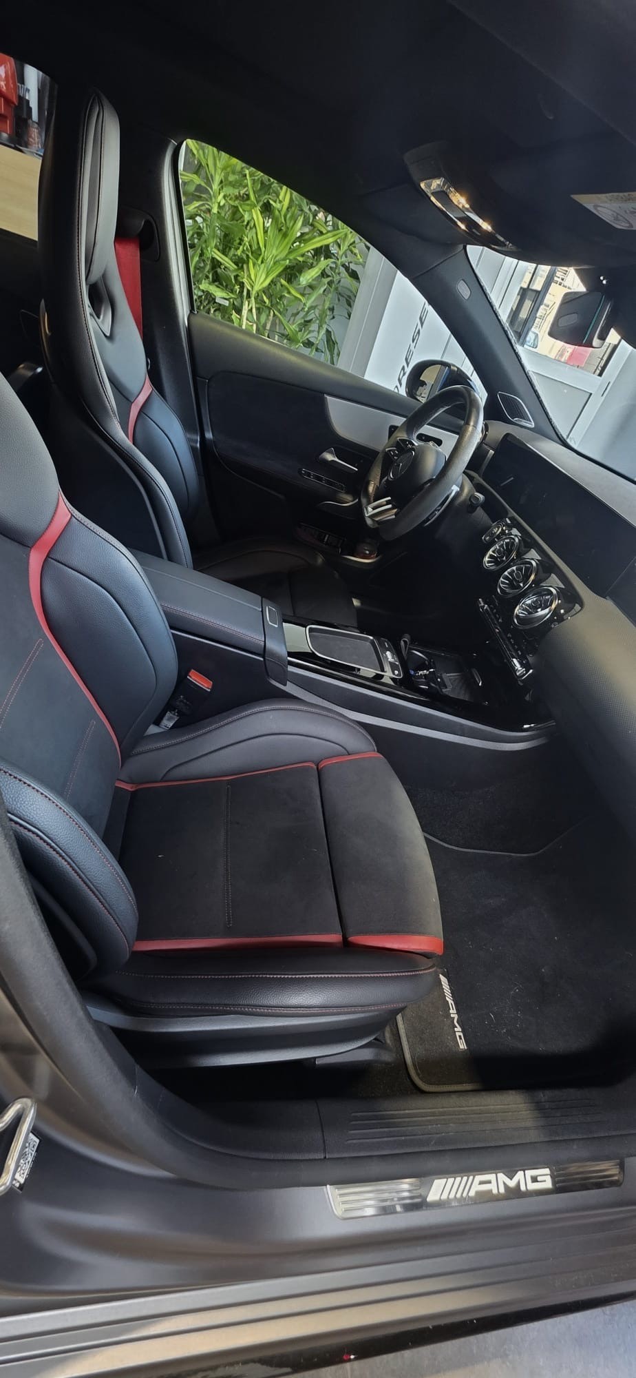 MERCEDES-BENZ A 45 S AMG 4Matic+ Speedshift-image-9