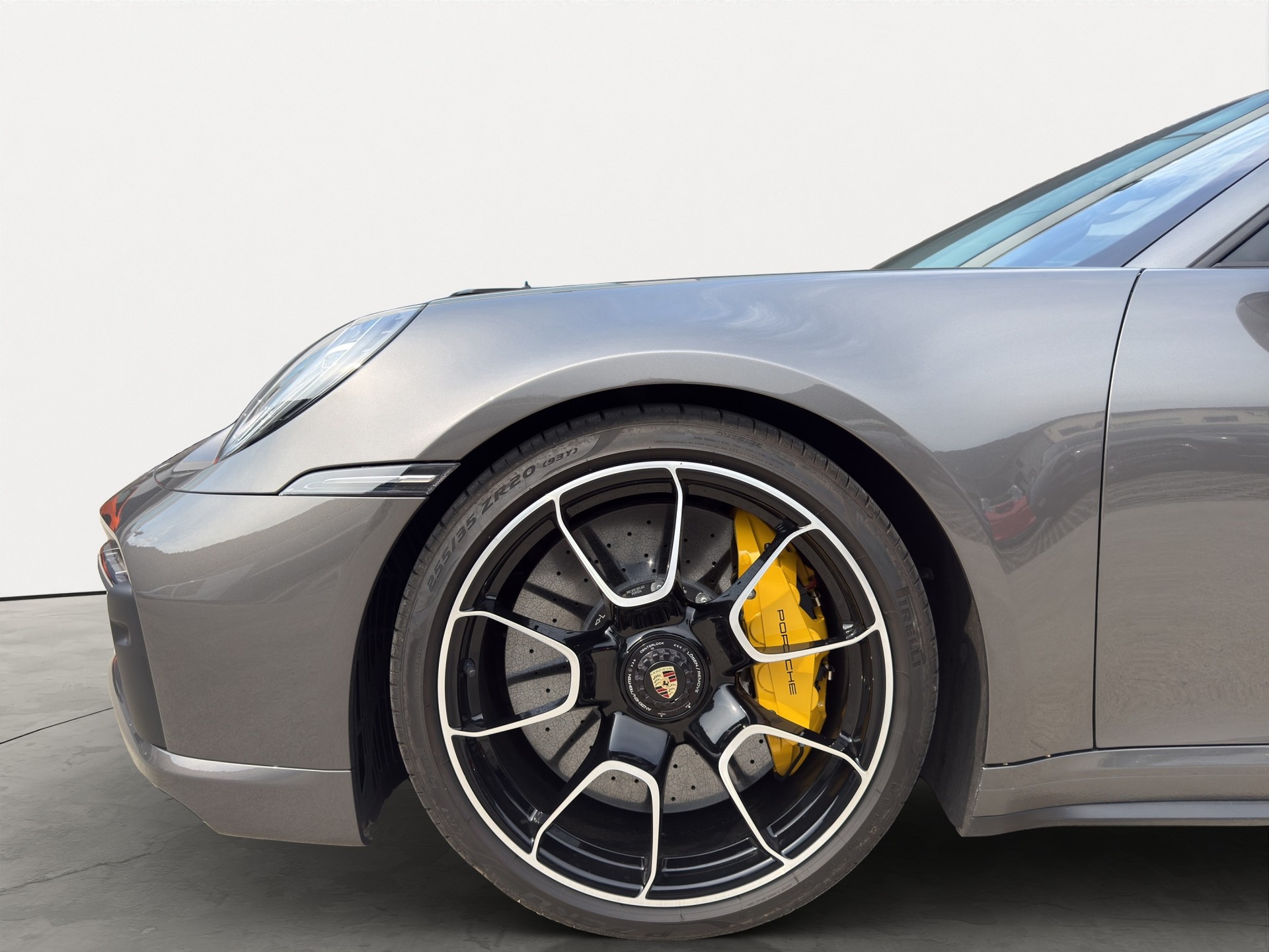 PORSCHE 911 Turbo S Cabriolet PDK-image-13