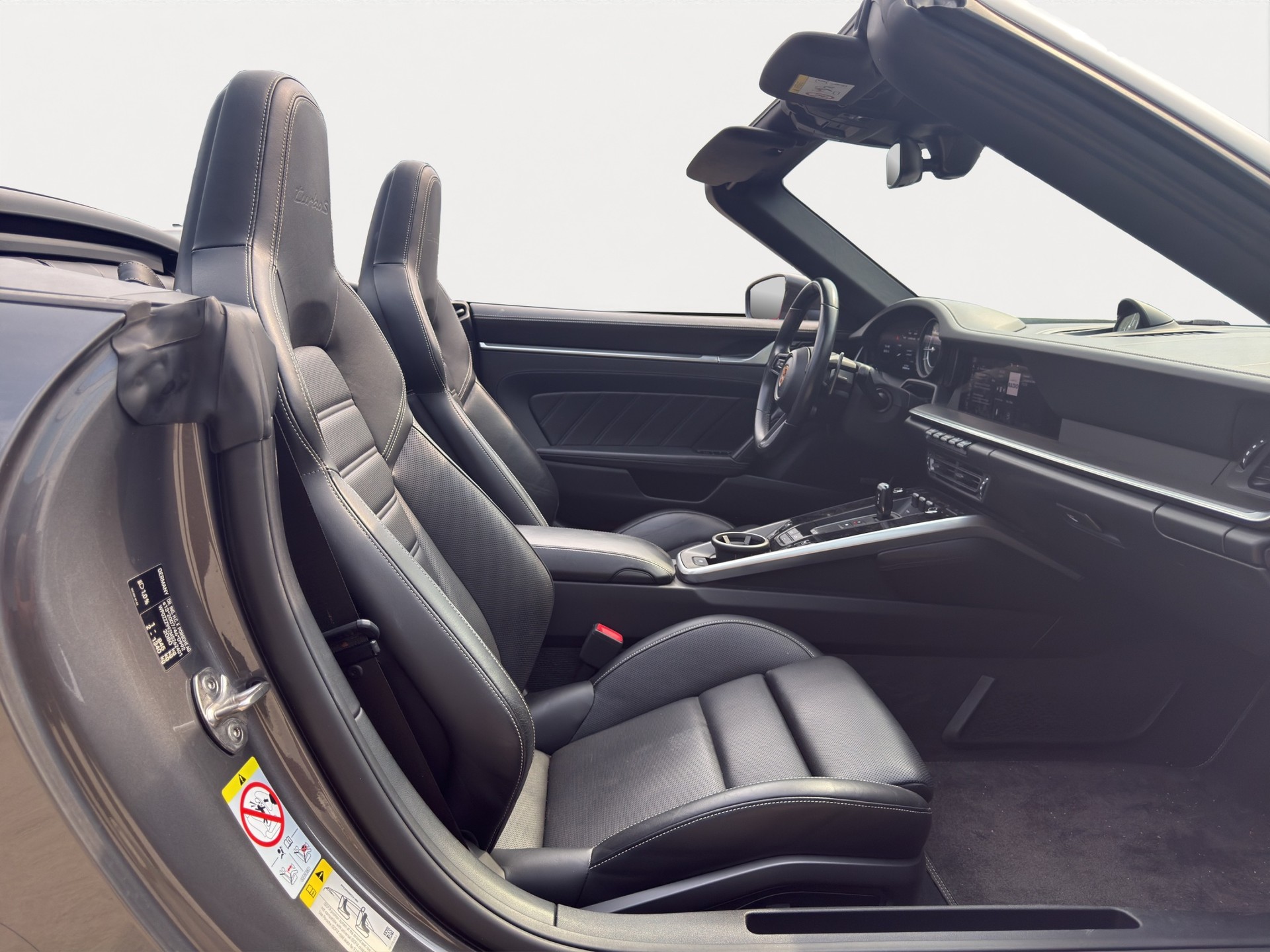 PORSCHE 911 Turbo S Cabriolet PDK-image-11