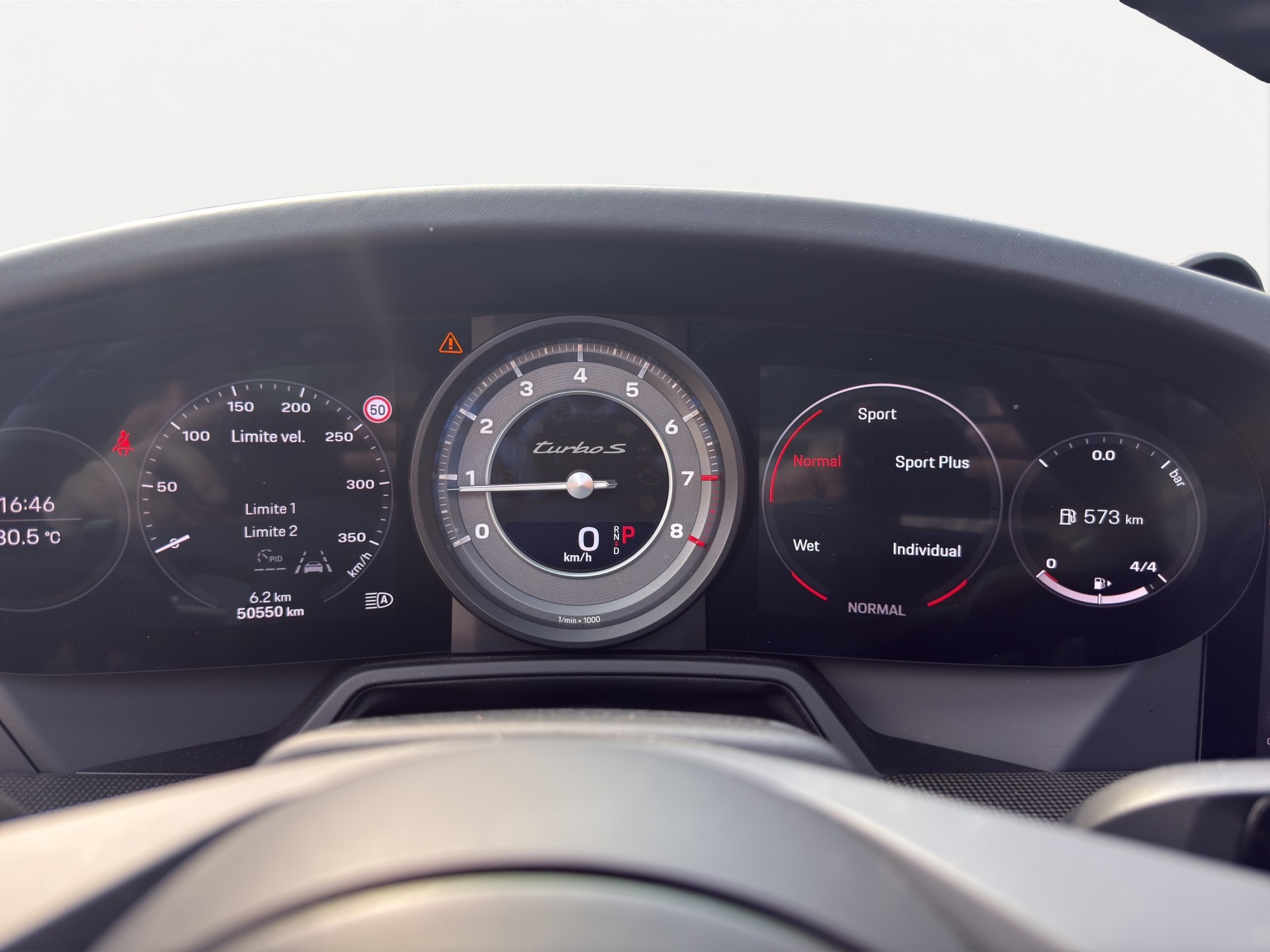 PORSCHE 911 Turbo S Cabriolet PDK-image-8