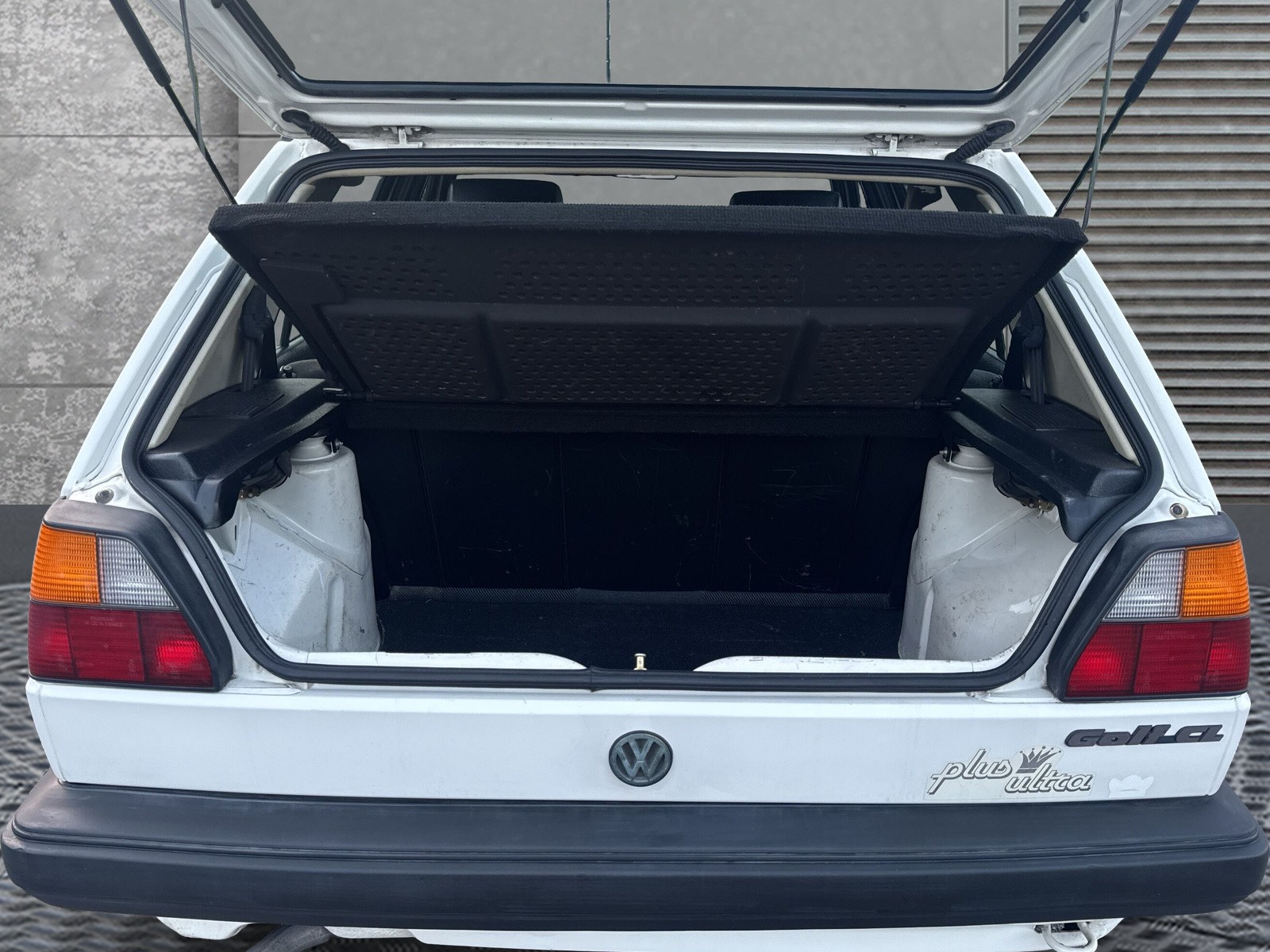 VW Golf 1800 CL Plus Ultra-image-15