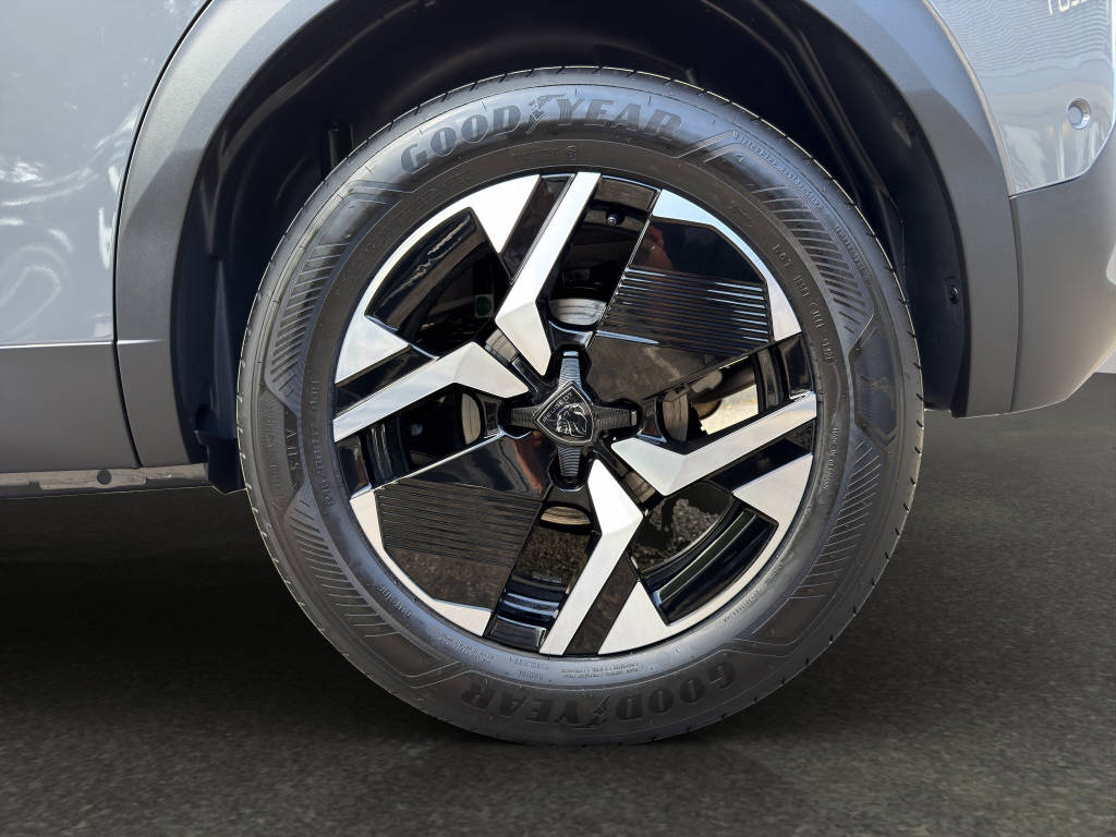 PEUGEOT 2008 1.2 Hybrid 145 GT-image-4