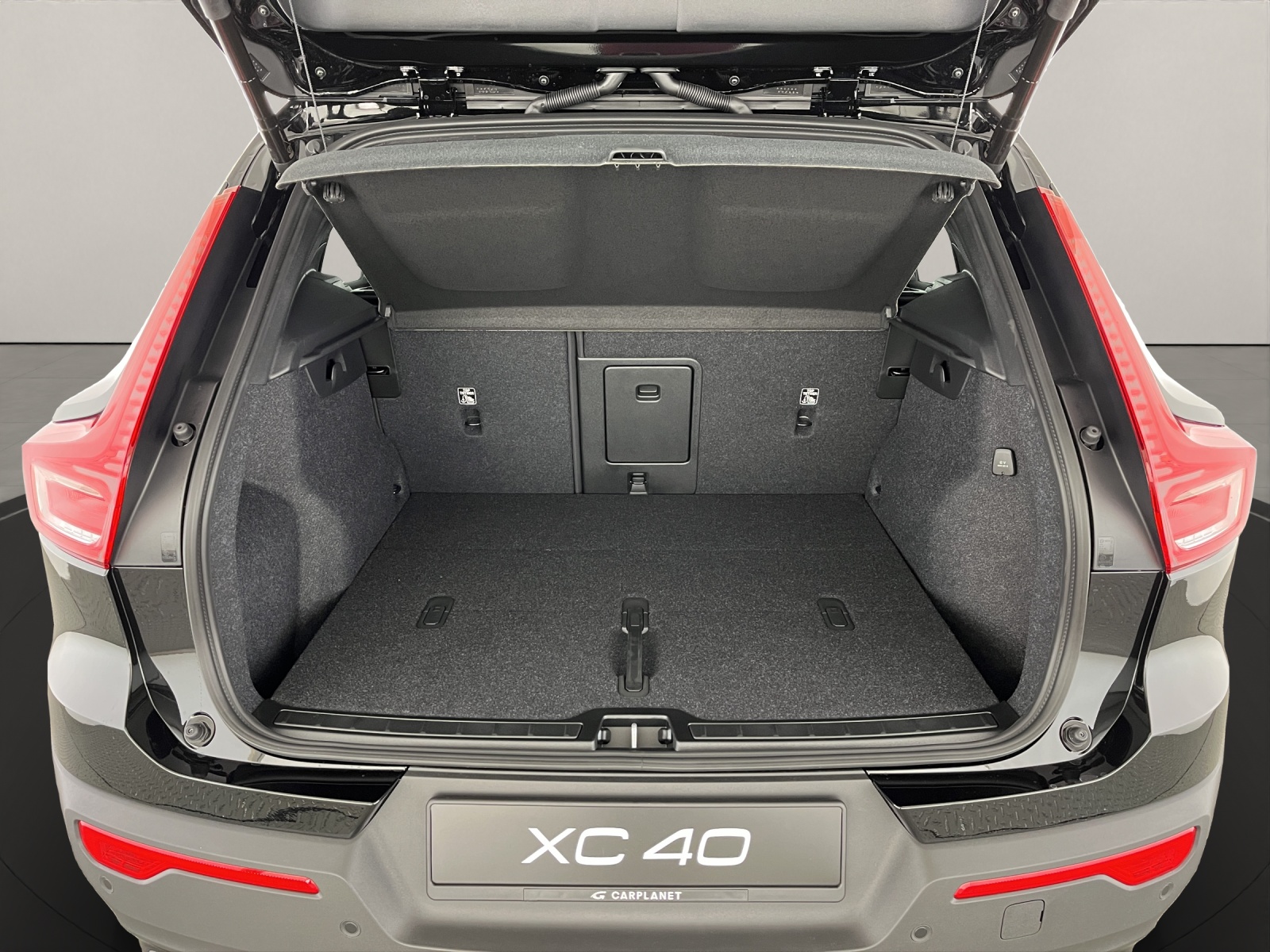 VOLVO XC40 2.0 B3 MH Plus Dark-image-6