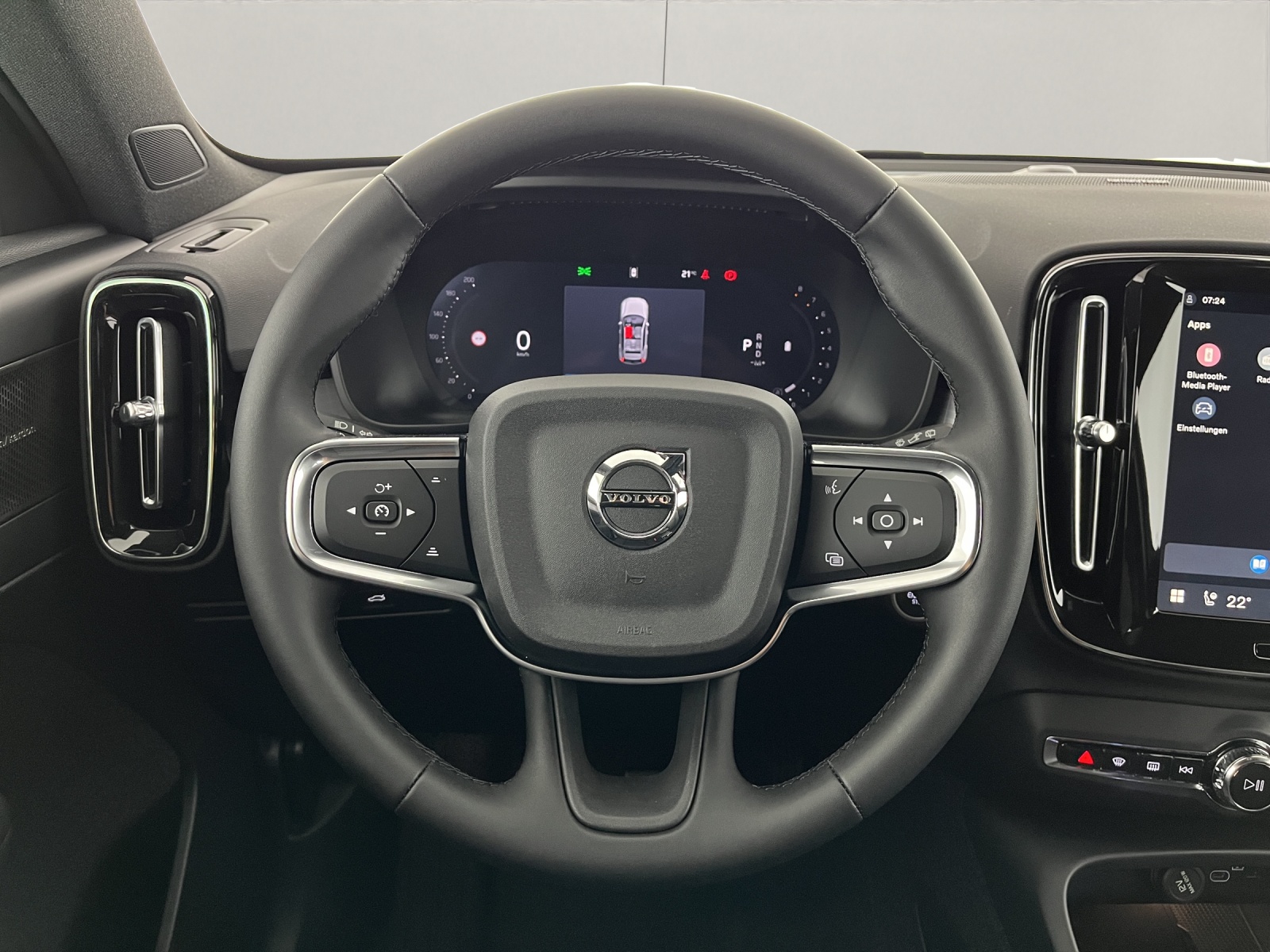 VOLVO XC40 2.0 B3 MH Plus Dark-image-15