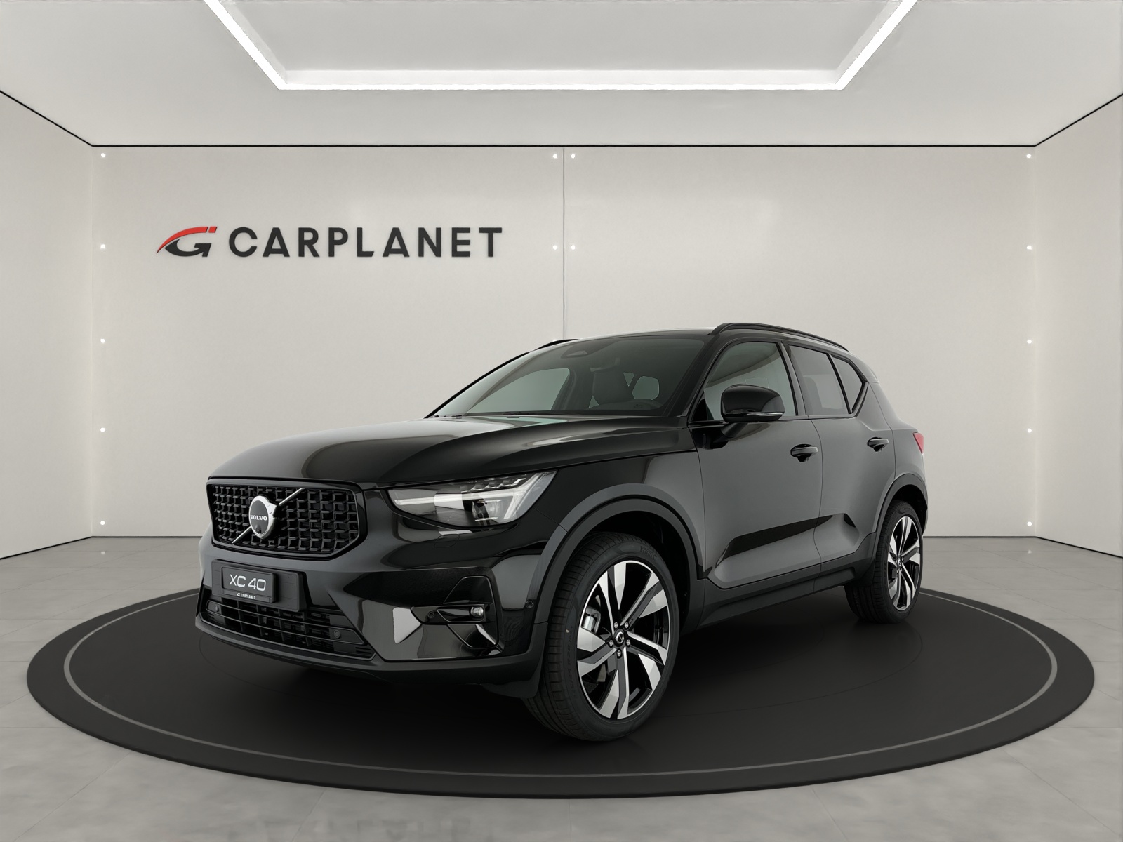 VOLVO XC40 2.0 B3 MH Plus Dark-image-0