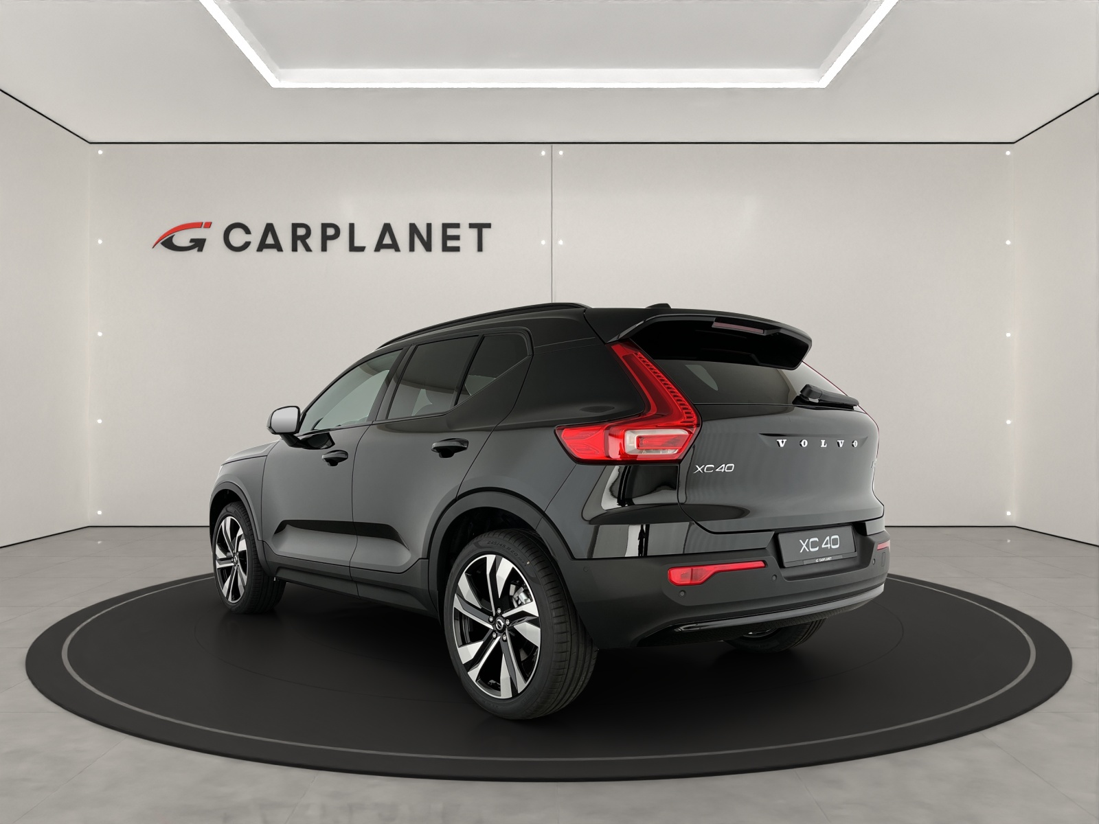 VOLVO XC40 2.0 B3 MH Plus Dark-image-2