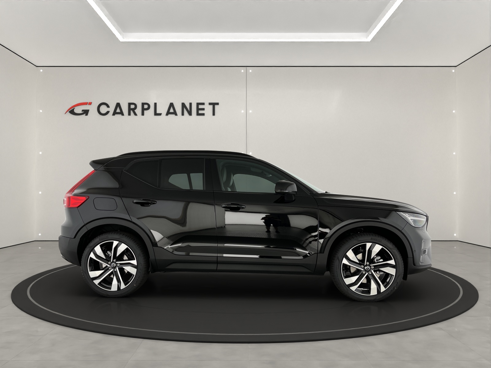 VOLVO XC40 2.0 B3 MH Plus Dark-image-3