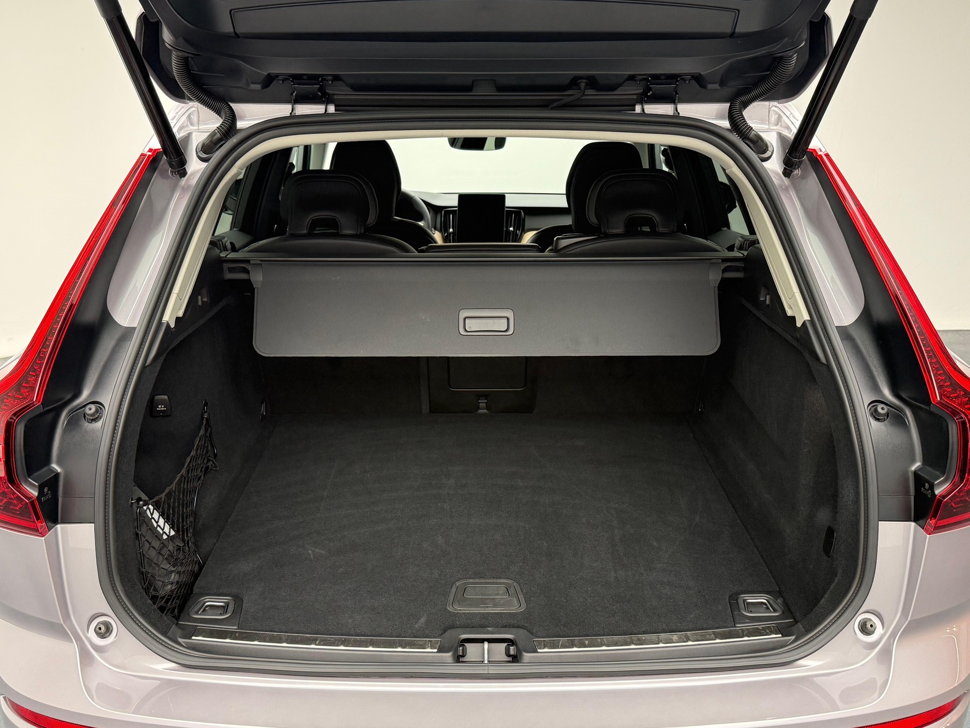 VOLVO XC60 2.0 B5 MH Plus Dark AWD-image-10