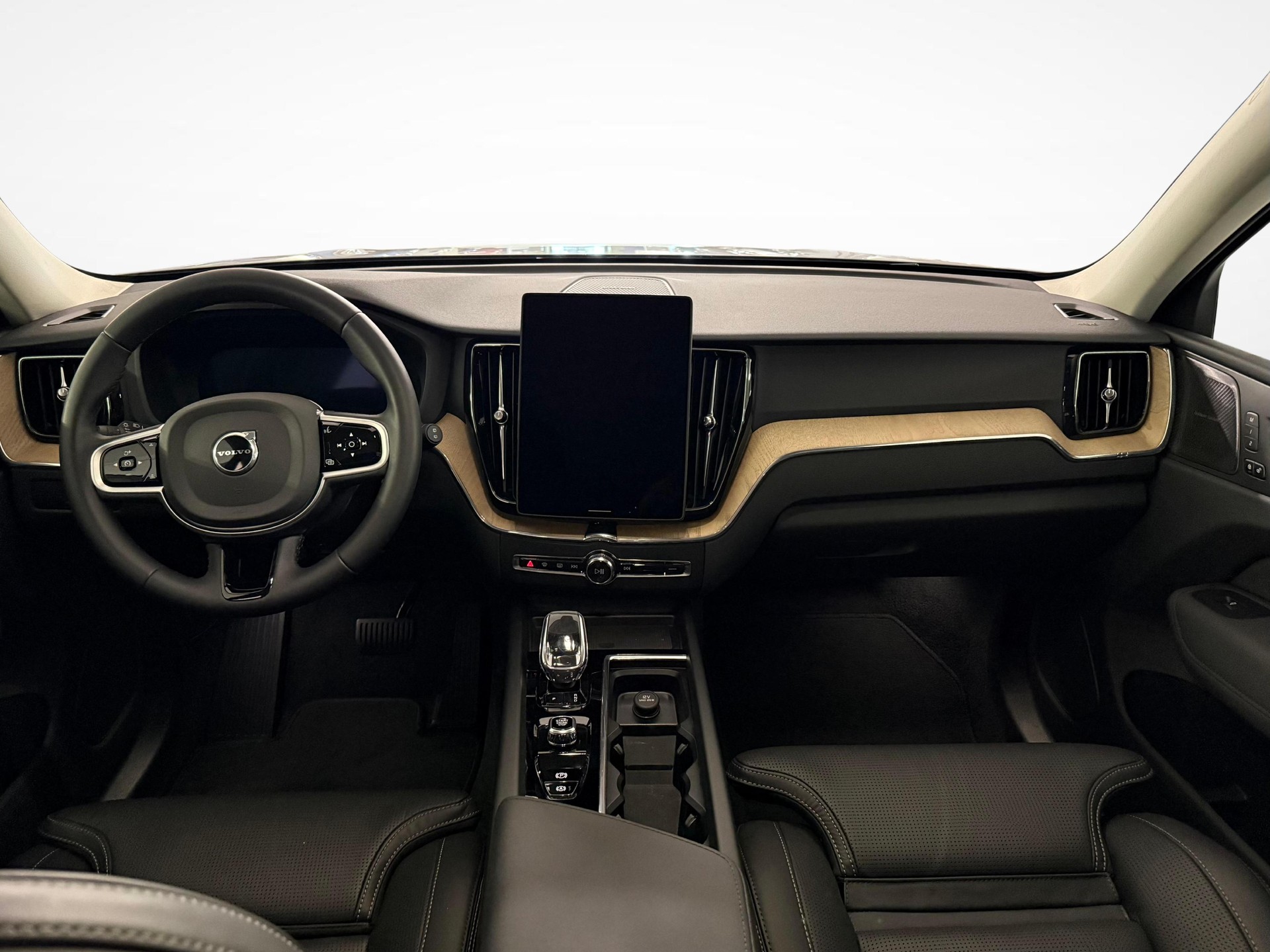 VOLVO XC60 2.0 B5 MH Plus Dark AWD-image-8