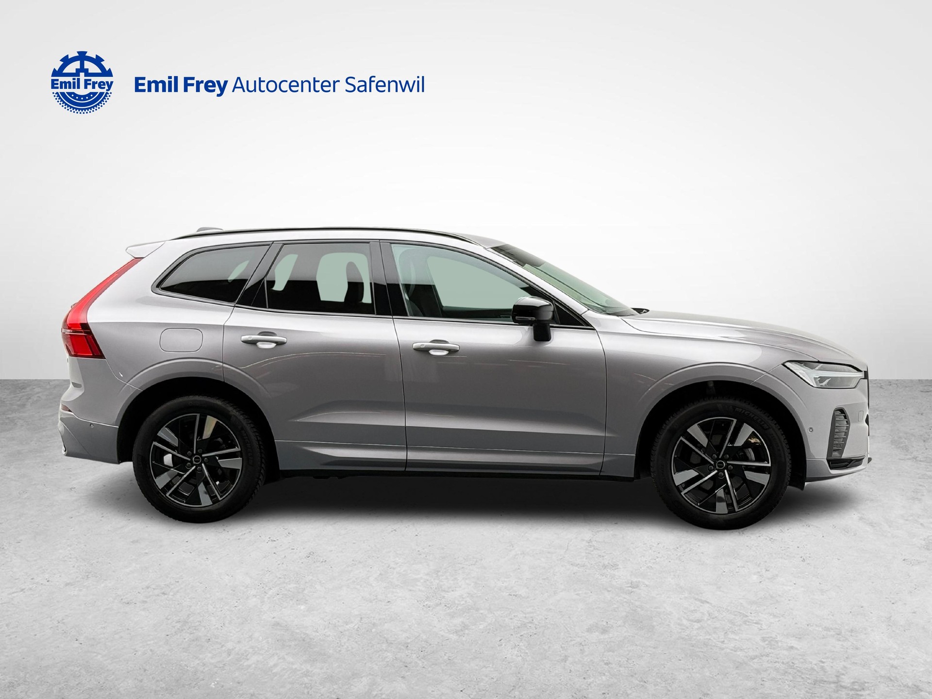VOLVO XC60 2.0 B5 MH Plus Dark AWD-image-5