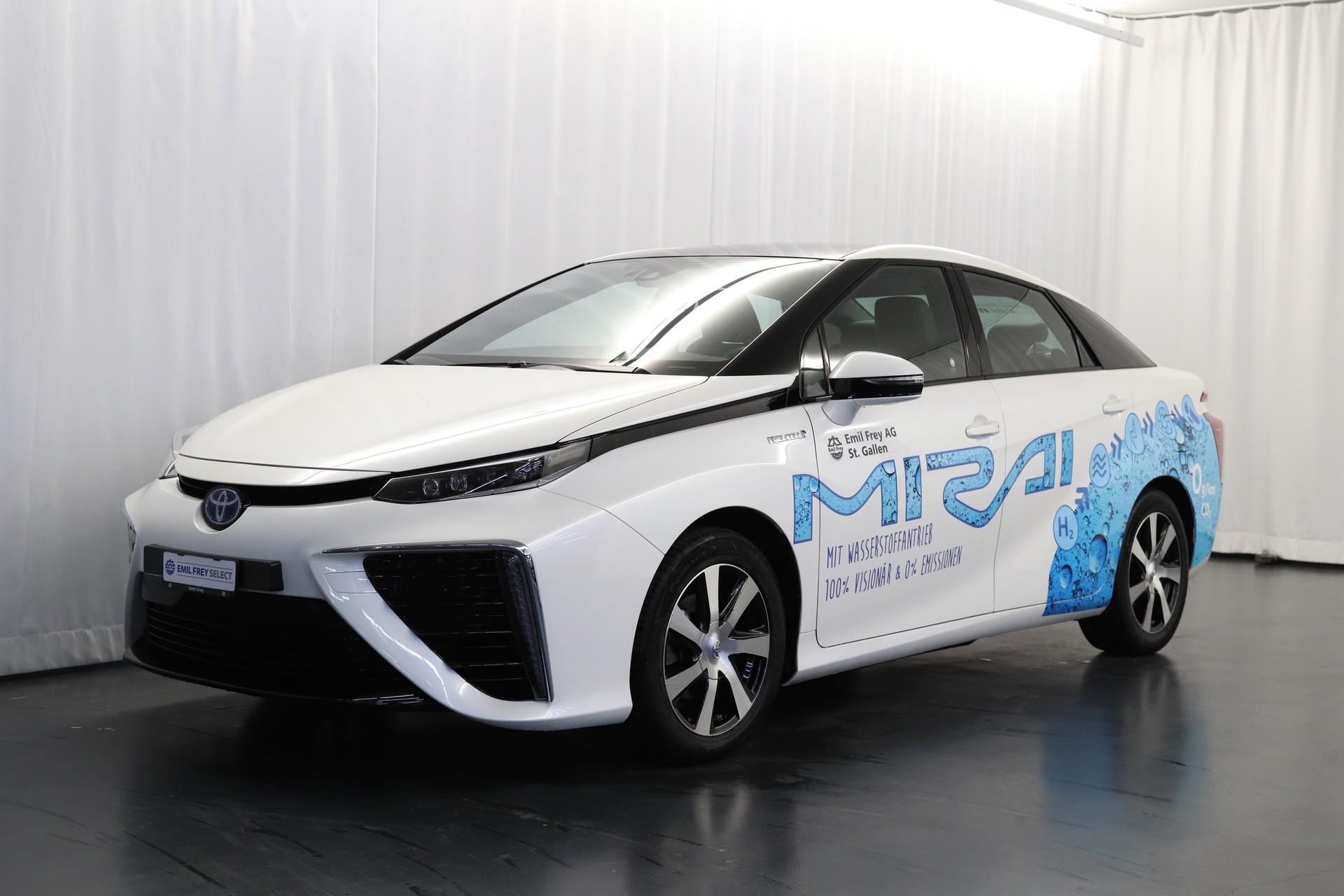 TOYOTA Mirai Fuel Cell Premium-showroom-element-1