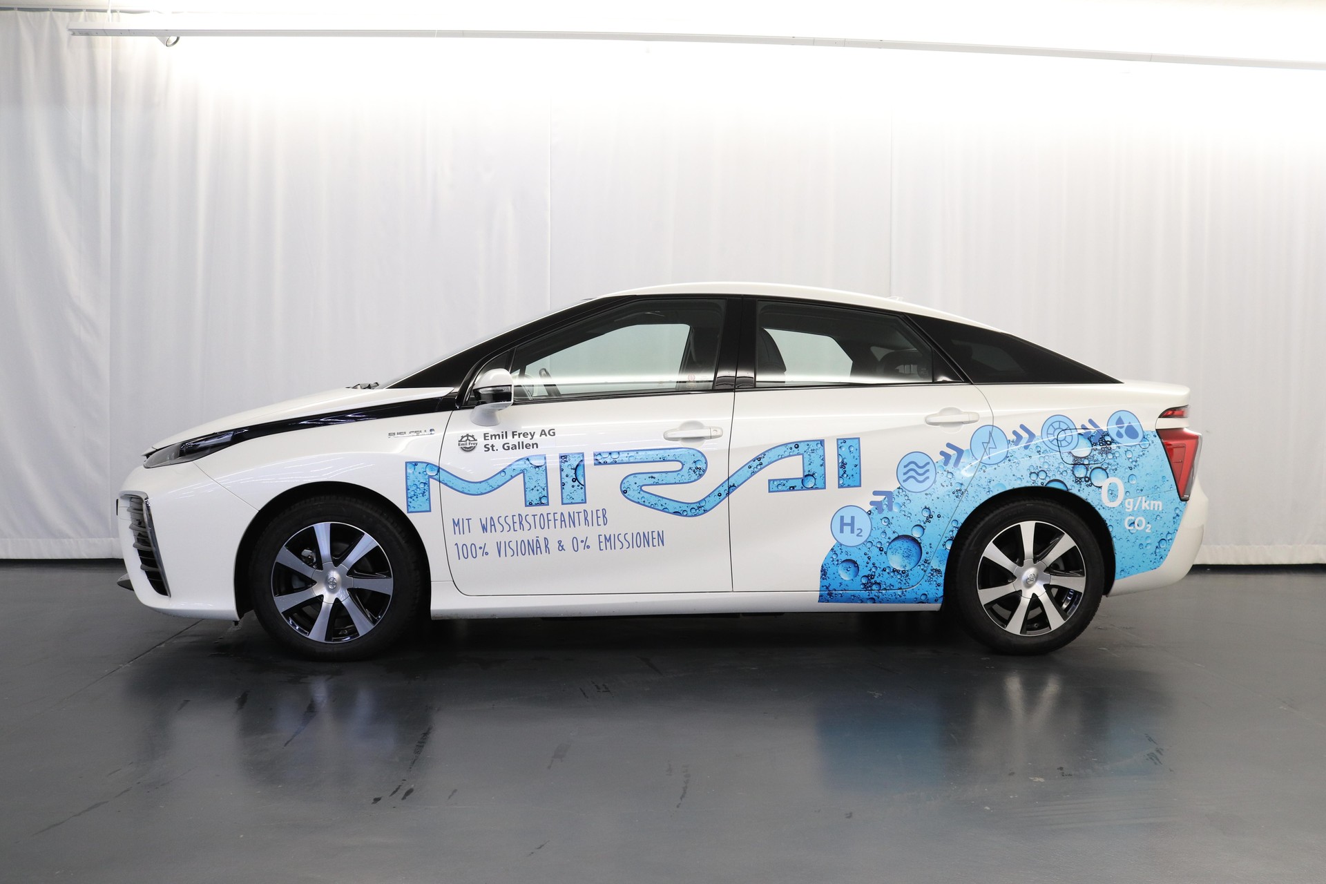 TOYOTA Mirai Fuel Cell Premium-showroom-element-3