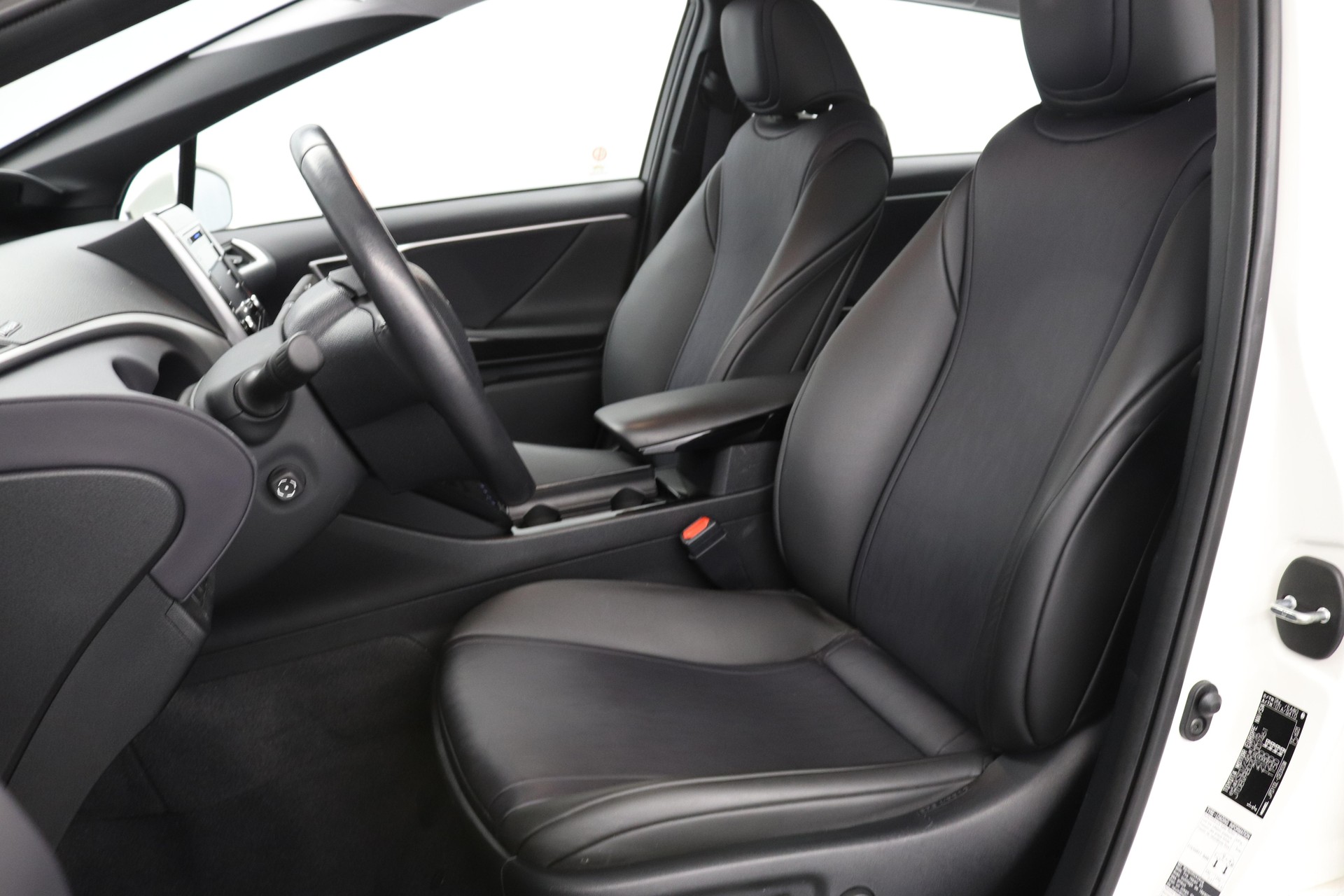 TOYOTA Mirai Fuel Cell Premium-showroom-element-2