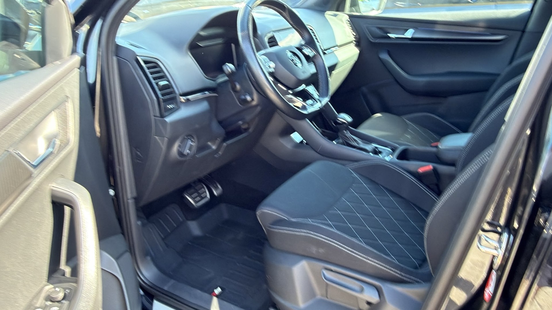 SKODA Karoq 2.0 TSI SportLine 4x4 DSG-image-17