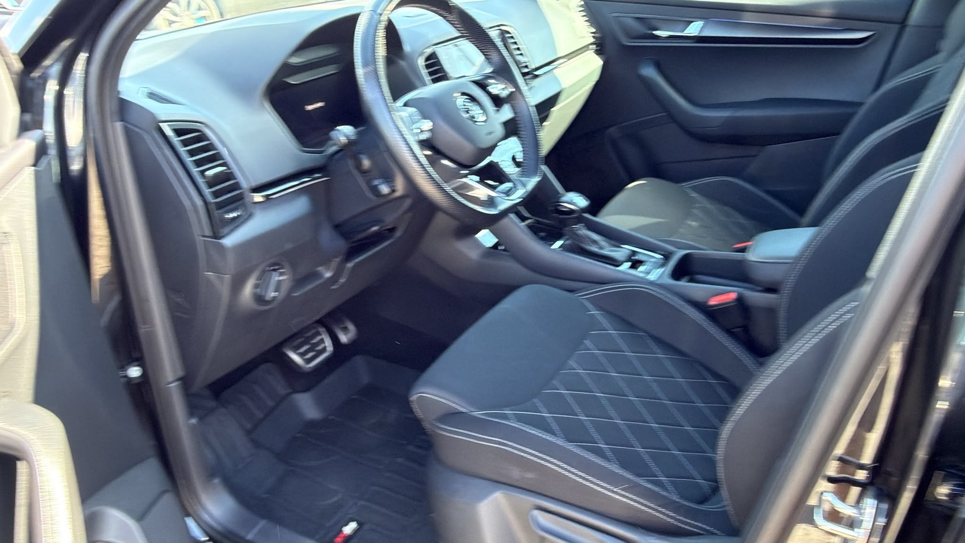 SKODA Karoq 2.0 TSI SportLine 4x4 DSG-image-18