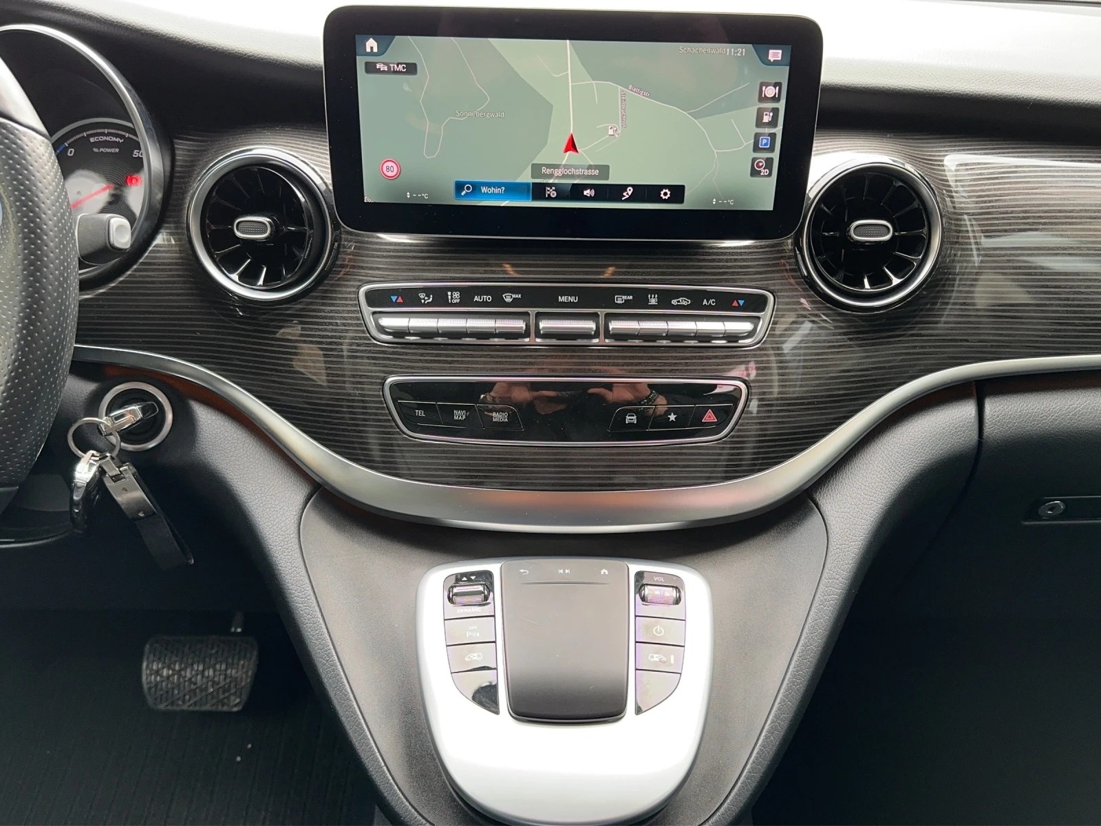 MERCEDES-BENZ EQV 300 Avantgarde lang 7-Plätze-image-25