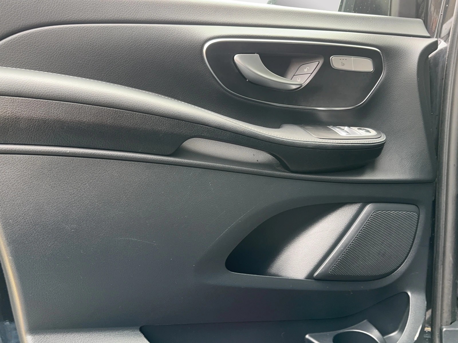 MERCEDES-BENZ EQV 300 Avantgarde lang 7-Plätze-image-11