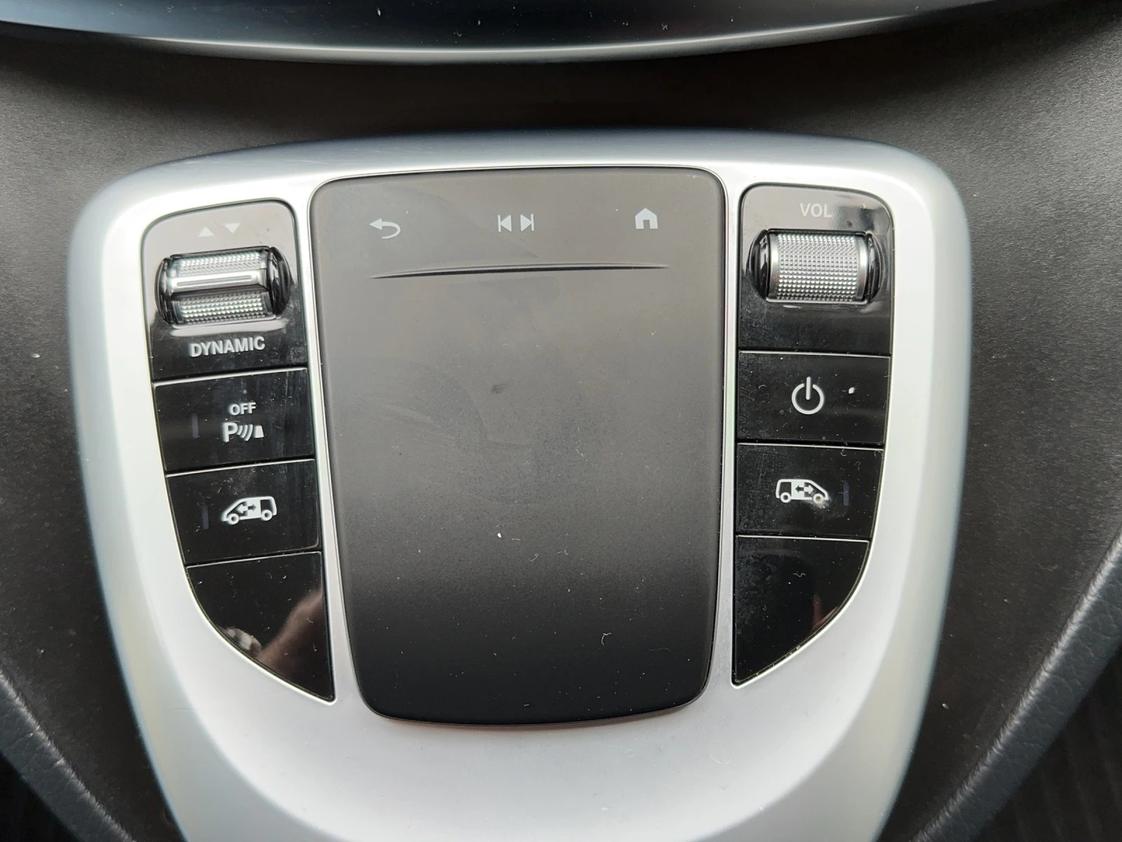 MERCEDES-BENZ EQV 300 Avantgarde lang 7-Plätze-image-18