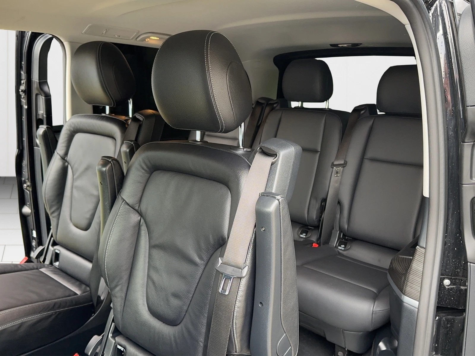 MERCEDES-BENZ EQV 300 Avantgarde lang 7-Plätze-image-17