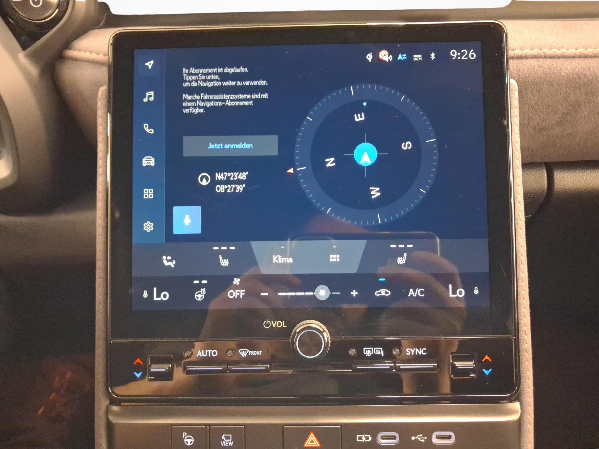 LEXUS LBX 1.5 Hybrid Cool AWD-image-12