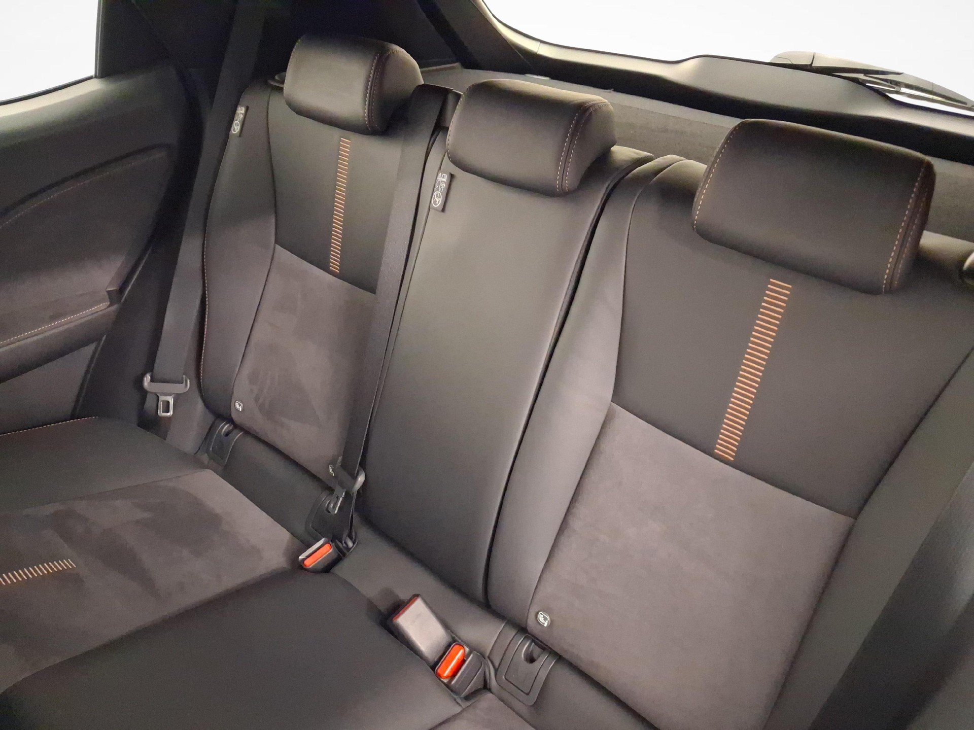 LEXUS LBX 1.5 Hybrid Cool AWD-image-10