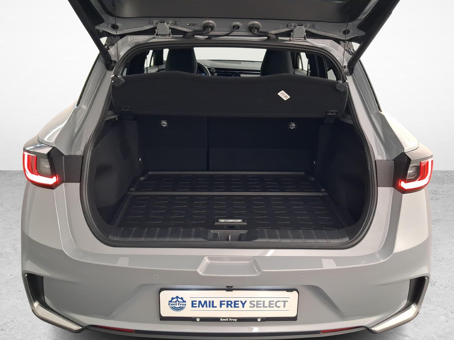 LEXUS LBX 1.5 Hybrid Cool AWD-image-11