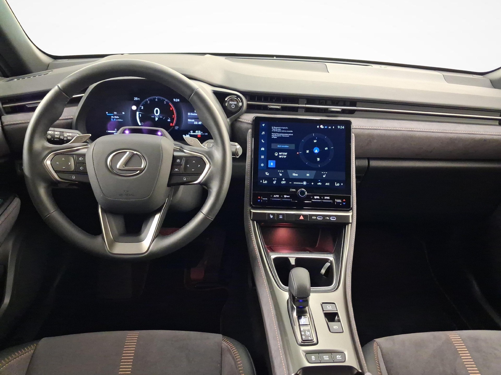 LEXUS LBX 1.5 Hybrid Cool AWD-image-8