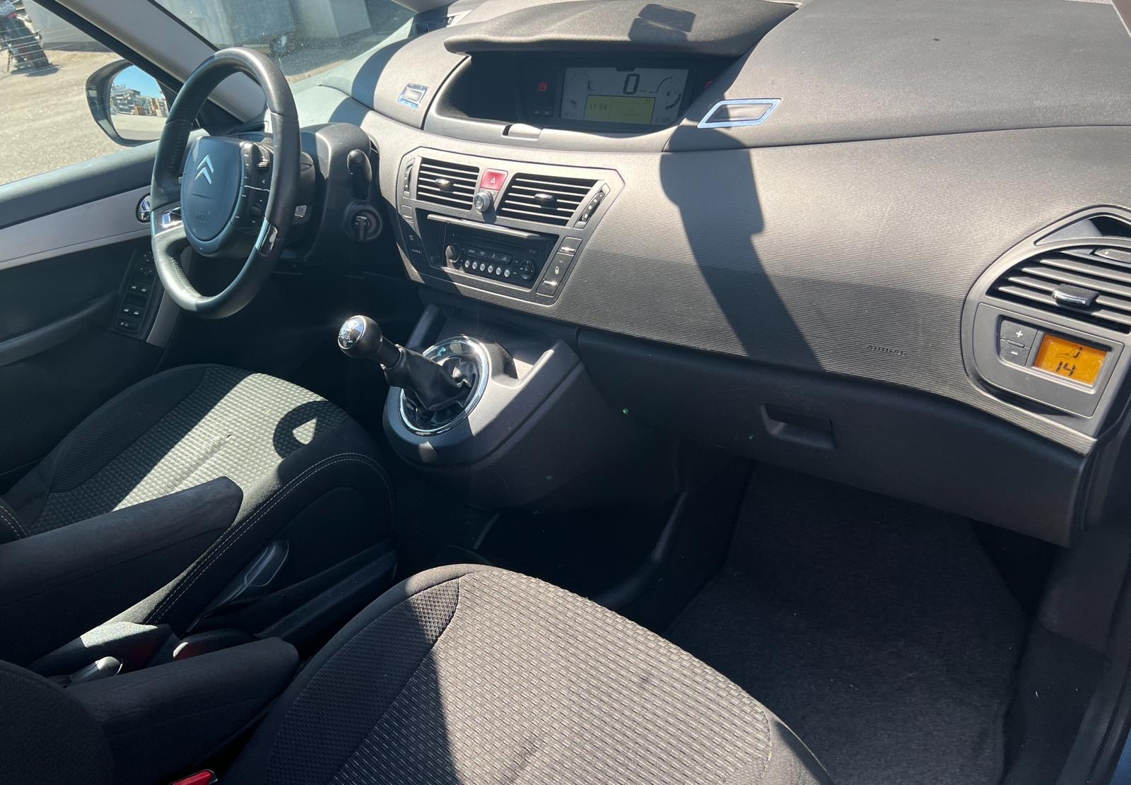 CITROEN C4 Picasso 1.6 HDI 16V Essentiel-image-8