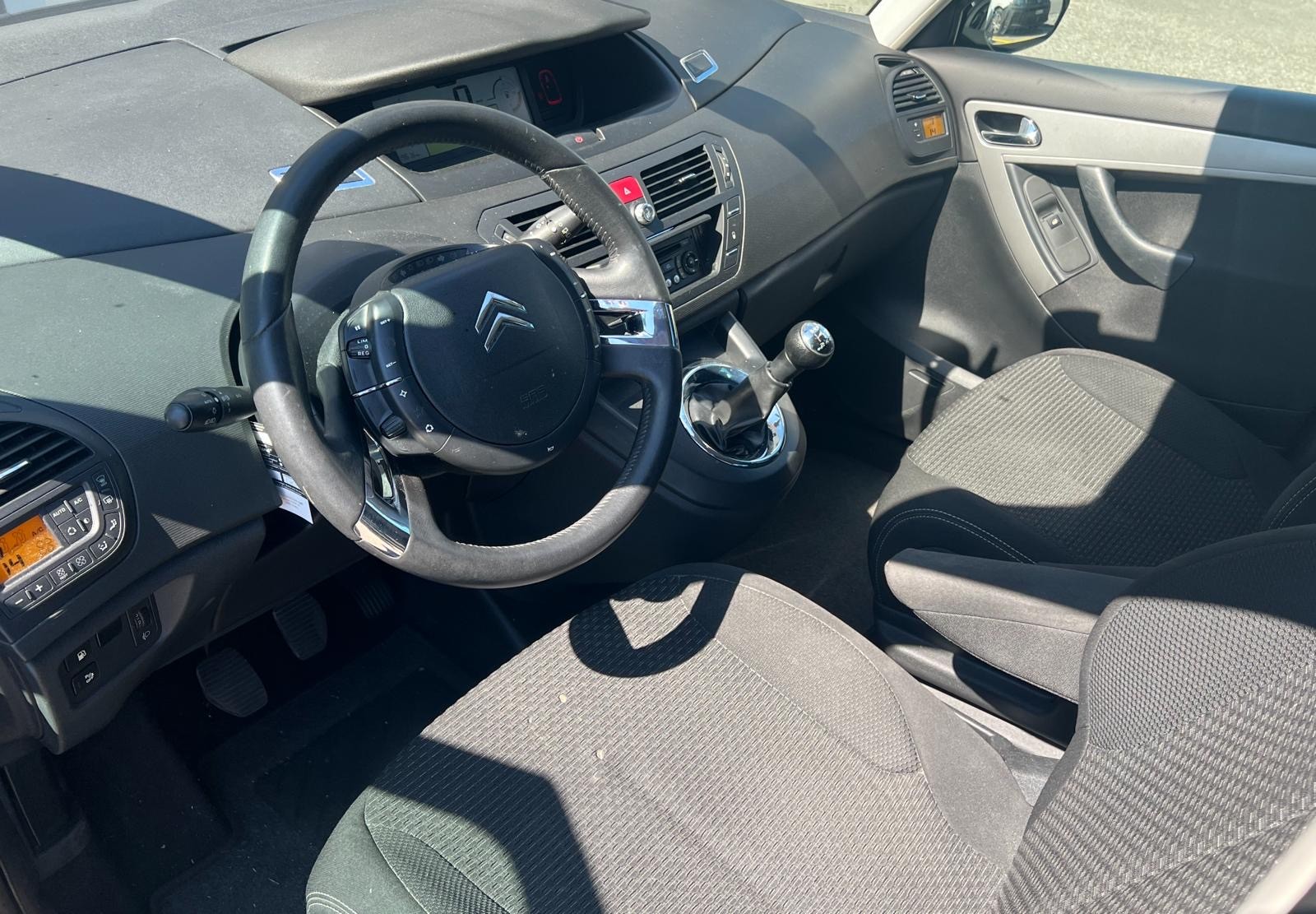 CITROEN C4 Picasso 1.6 HDI 16V Essentiel-image-7