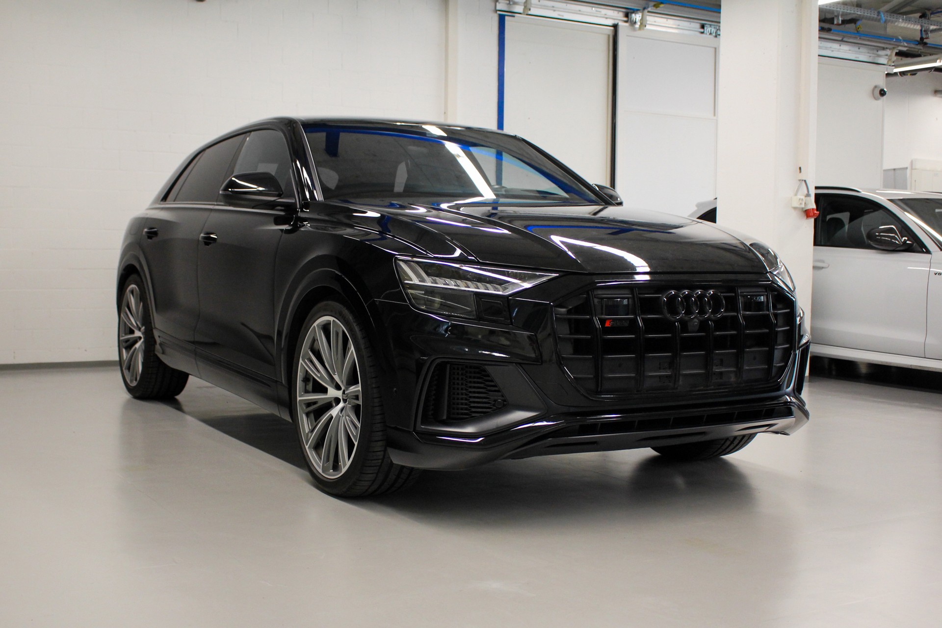 AUDI SQ8 TFSI quattro tiptronic-image-2