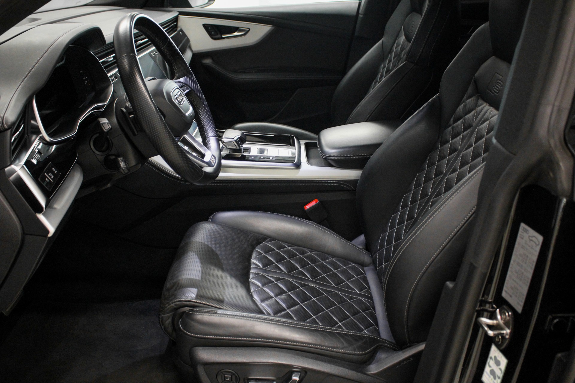 AUDI SQ8 TFSI quattro tiptronic-image-6