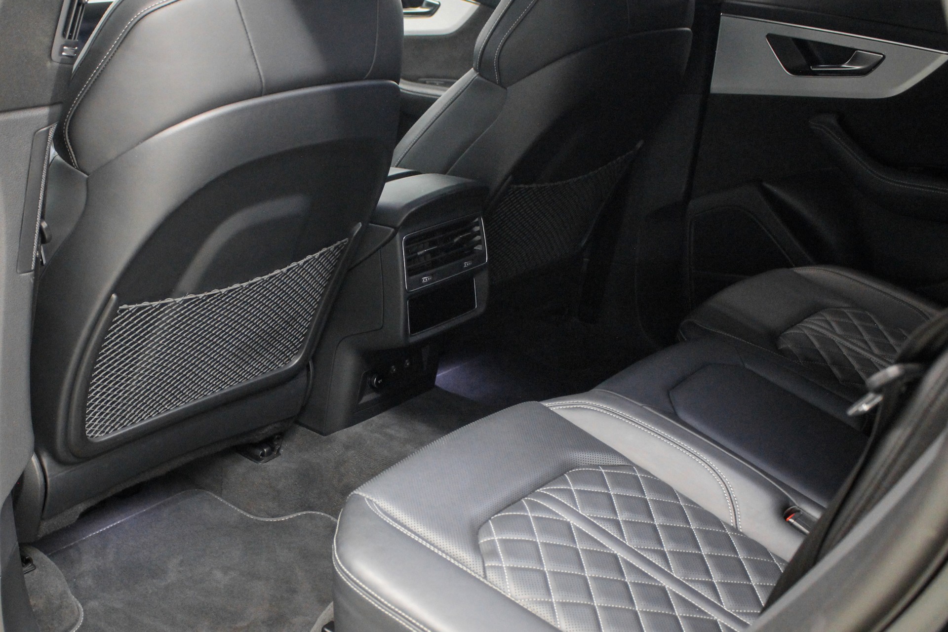 AUDI SQ8 TFSI quattro tiptronic-image-13