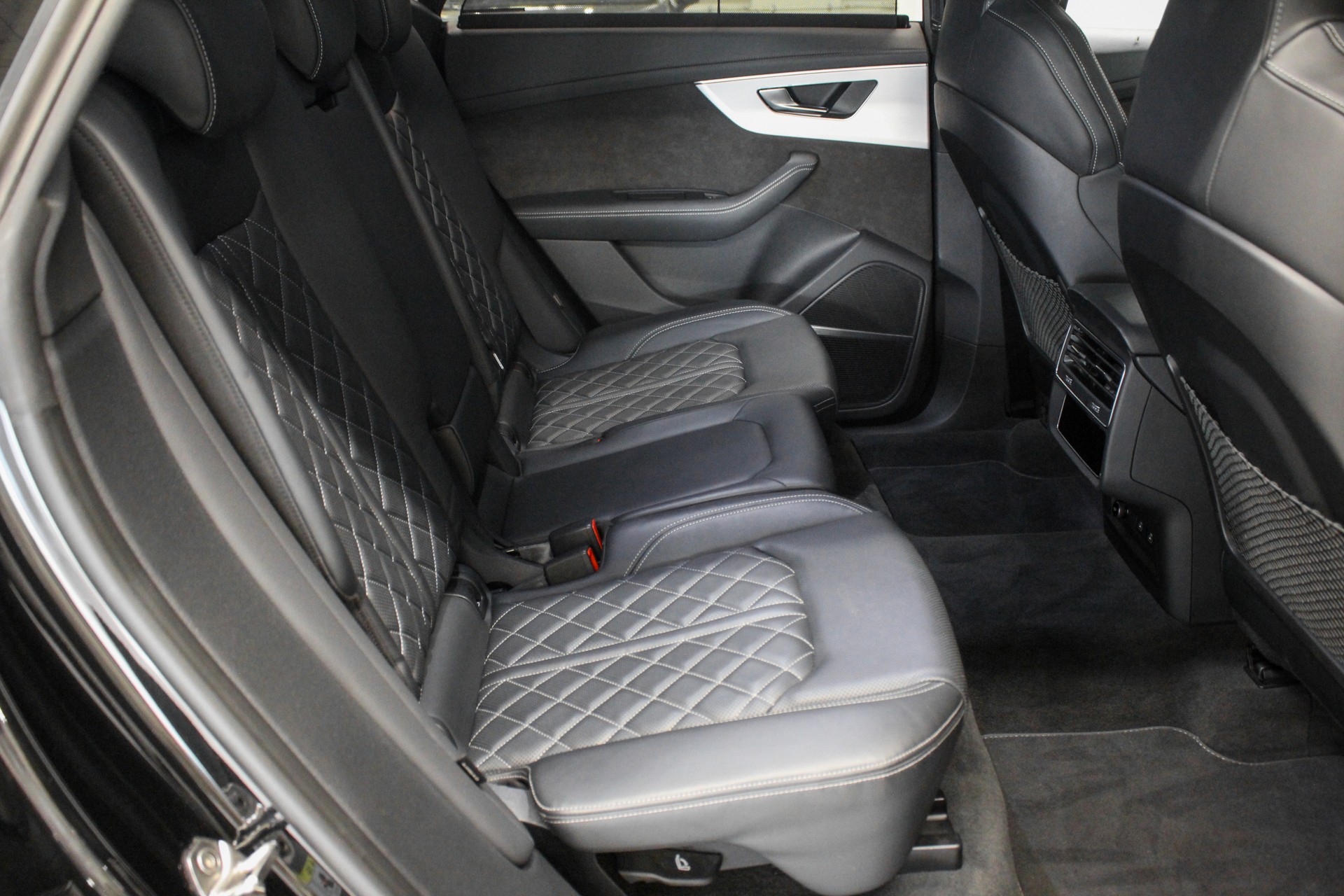 AUDI SQ8 TFSI quattro tiptronic-image-15