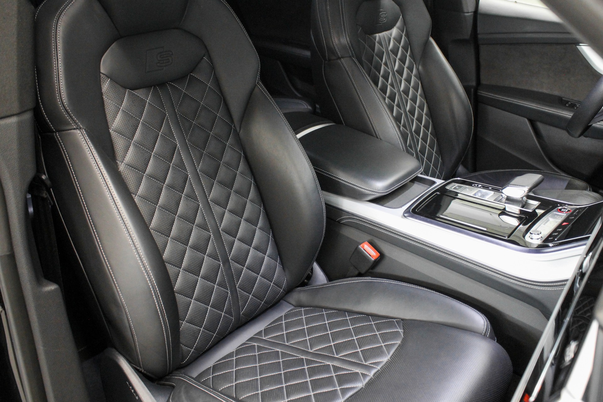 AUDI SQ8 TFSI quattro tiptronic-image-11