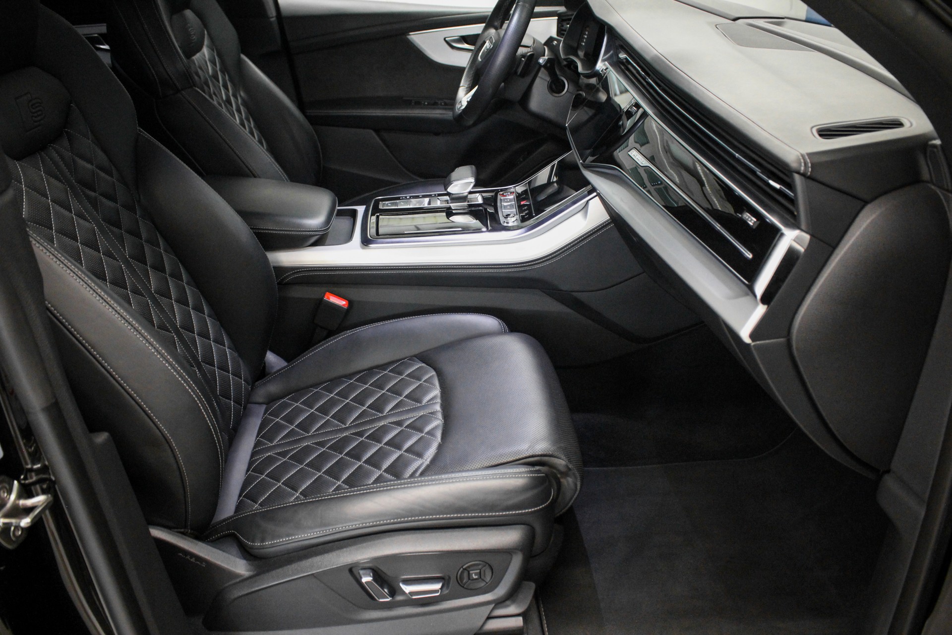 AUDI SQ8 TFSI quattro tiptronic-image-9