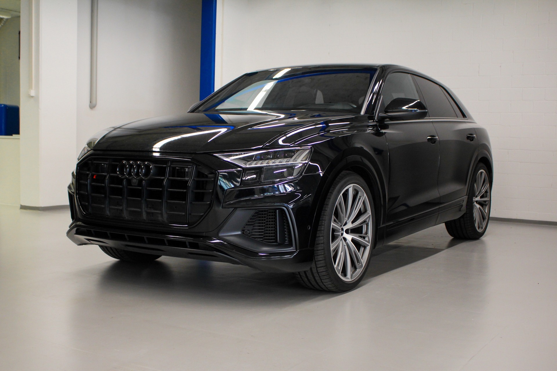 AUDI SQ8 TFSI quattro tiptronic-image-1