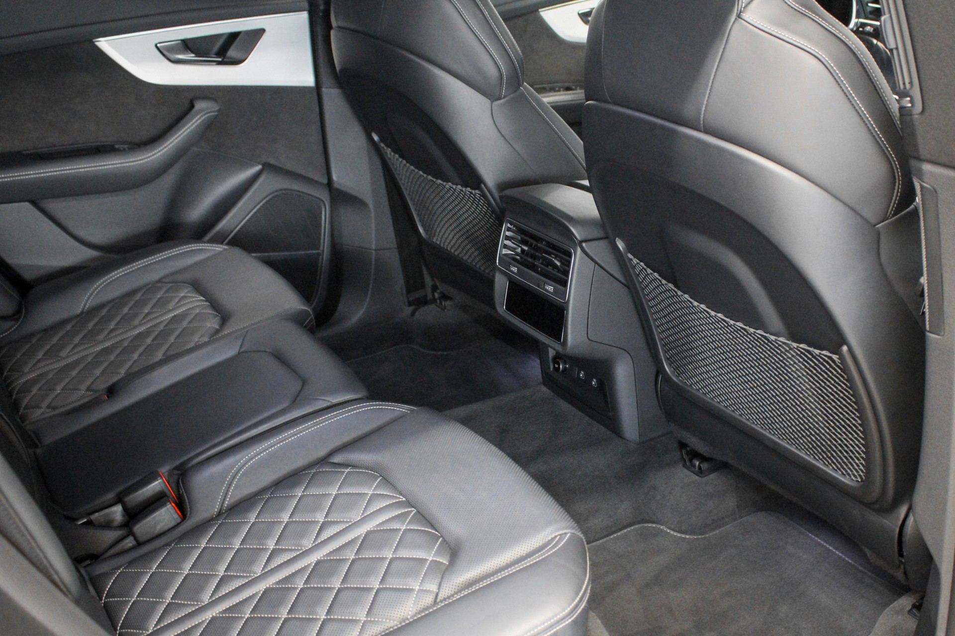 AUDI SQ8 TFSI quattro tiptronic-image-16