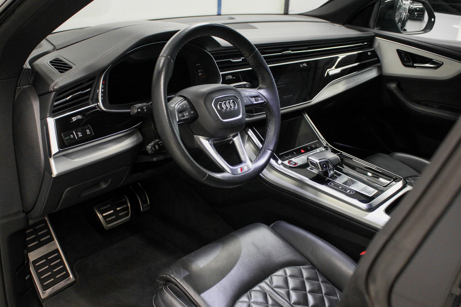 AUDI SQ8 TFSI quattro tiptronic-image-7