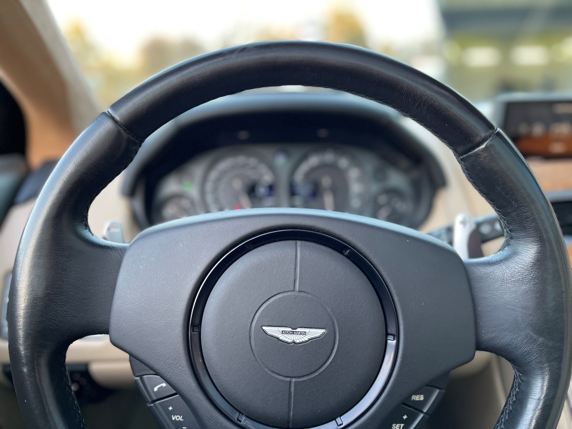 ASTON MARTIN DB9 GT 6.0 V12 Volante-image-9