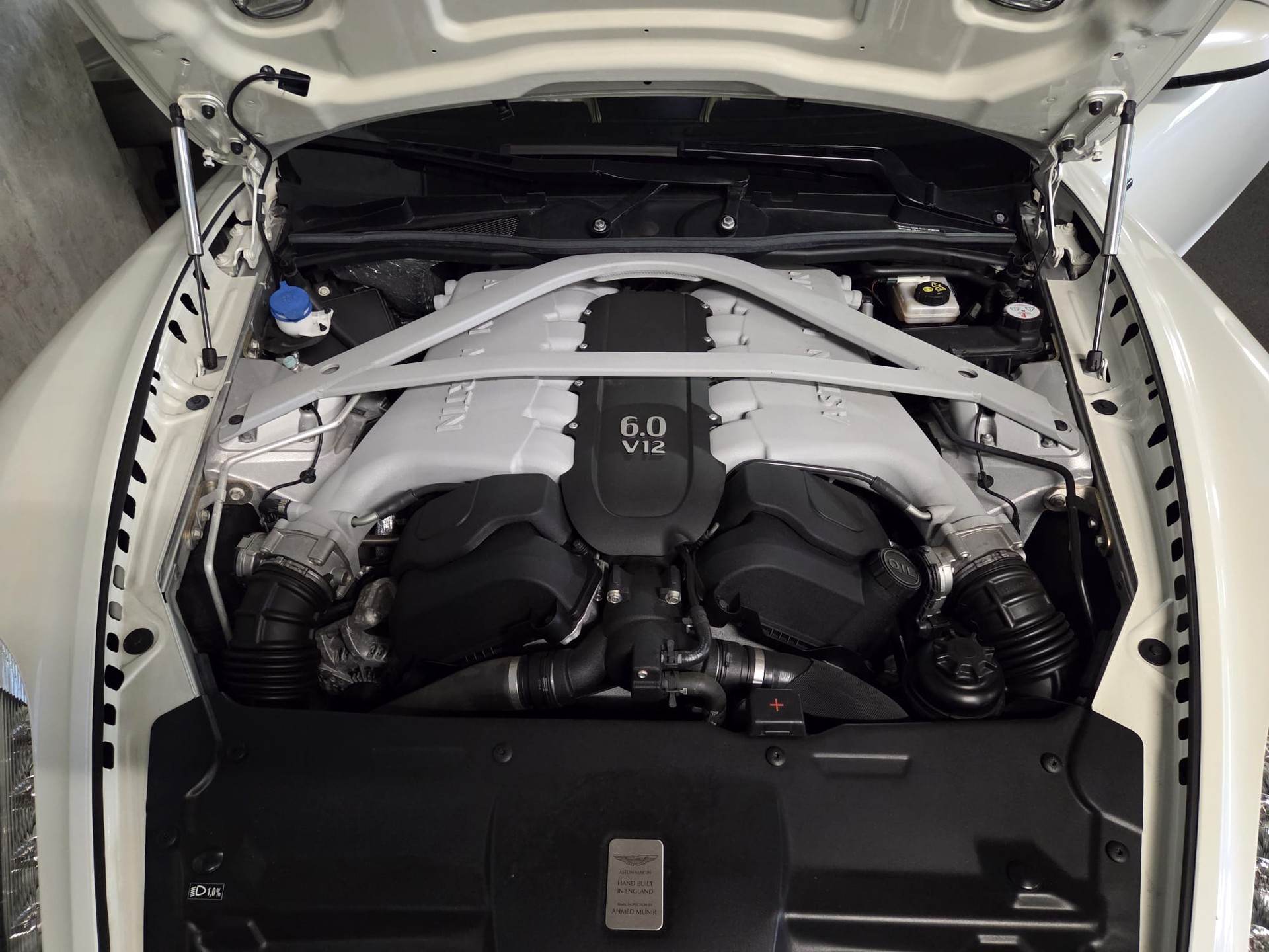 ASTON MARTIN DB9 GT 6.0 V12 Volante-image-16