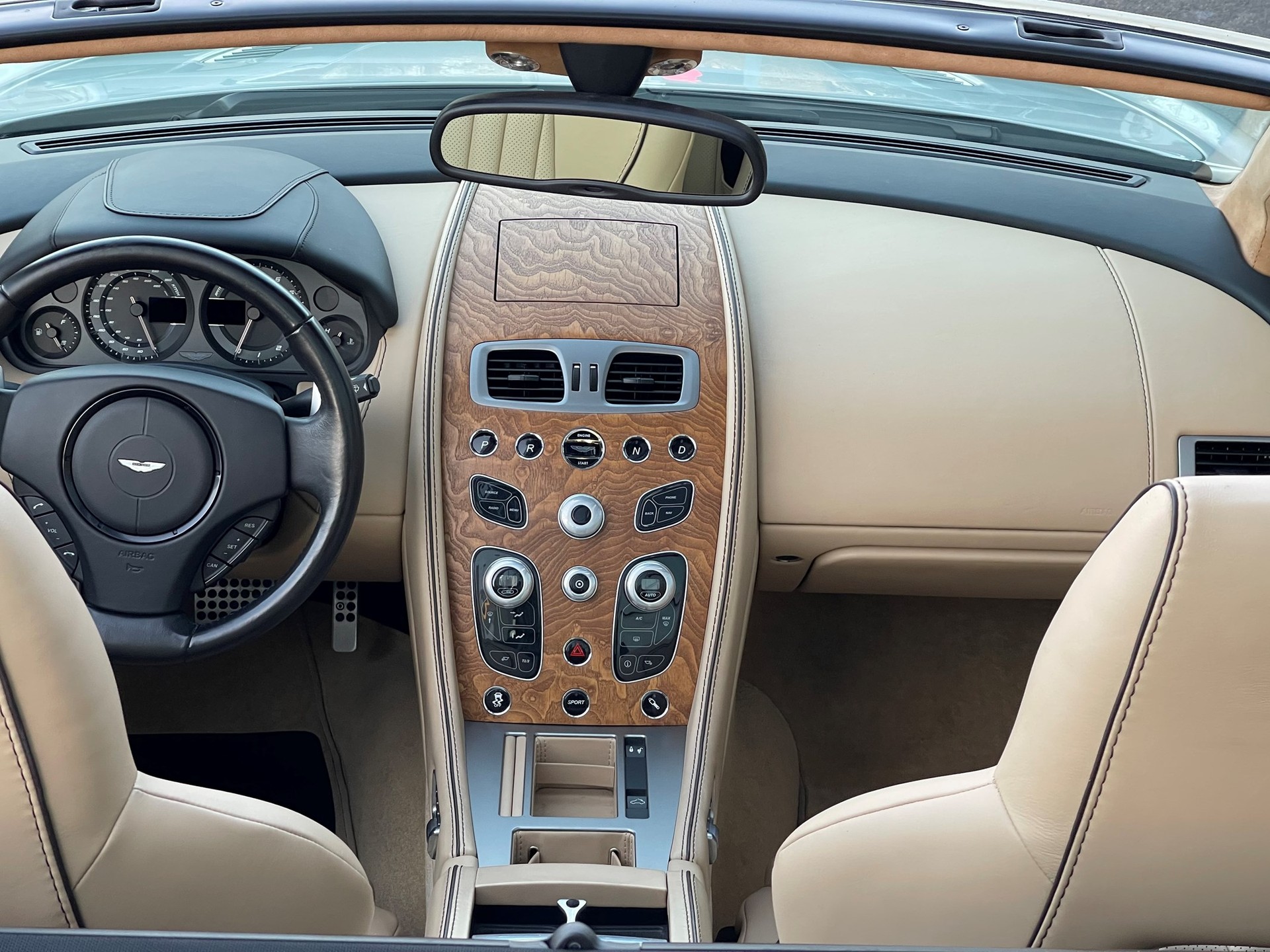 ASTON MARTIN DB9 GT 6.0 V12 Volante-image-8