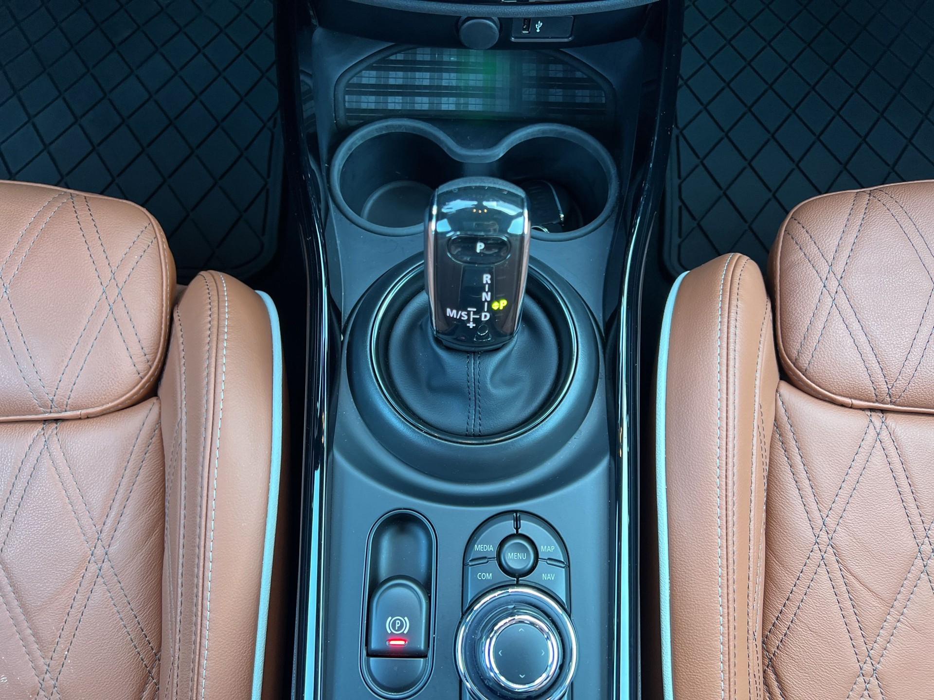 MINI Clubman Cooper S ALL4 Steptronic-image-12