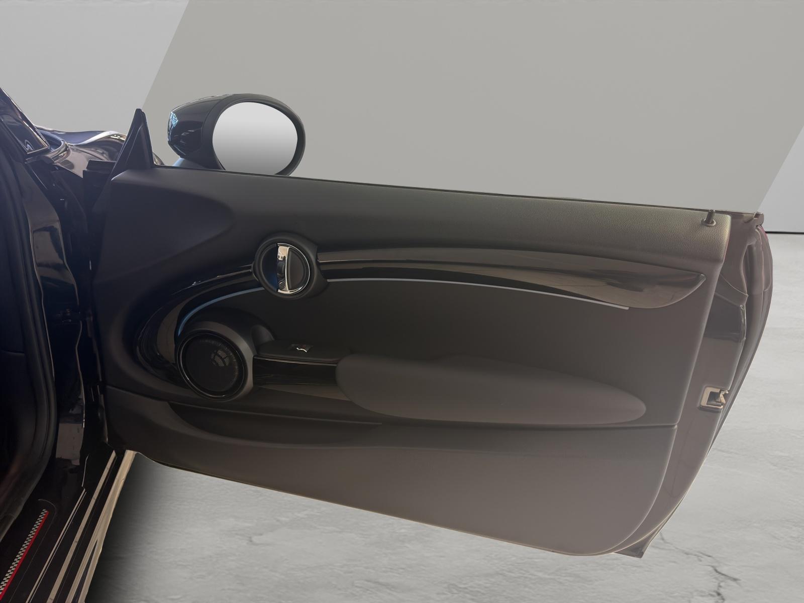 MINI Cabrio John Cooper Works-image-18