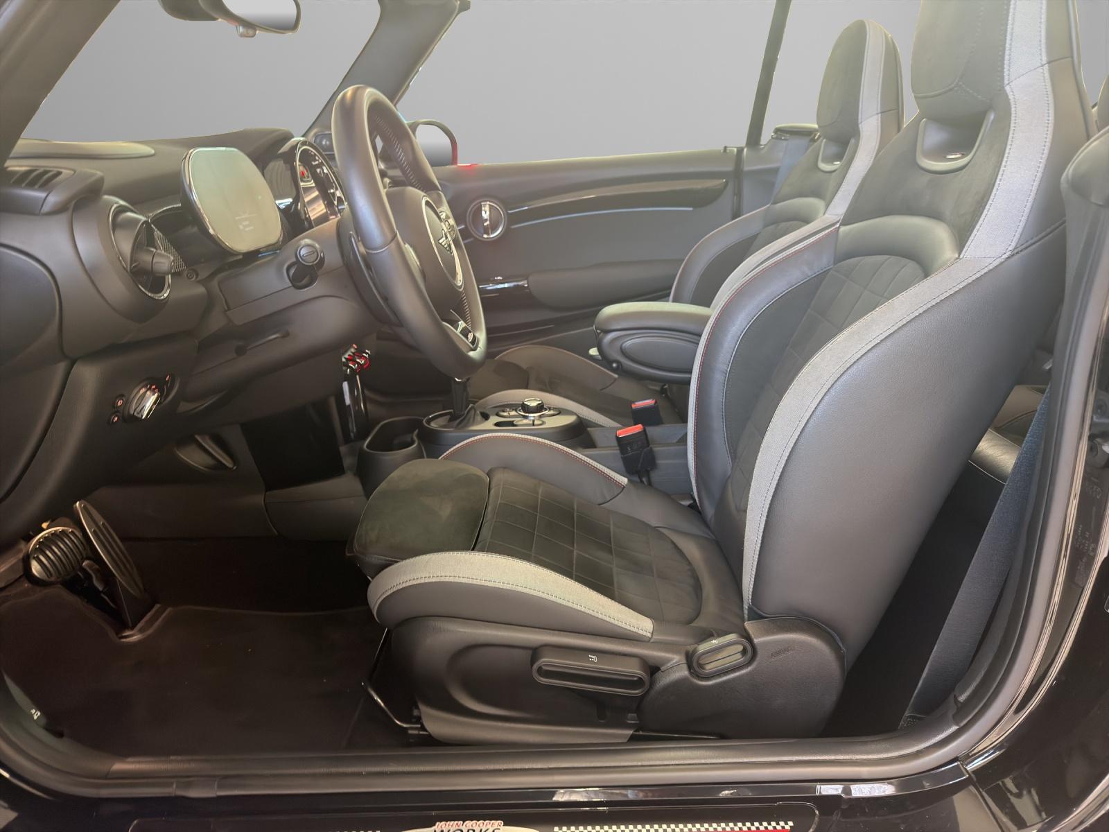 MINI Cabrio John Cooper Works-image-10