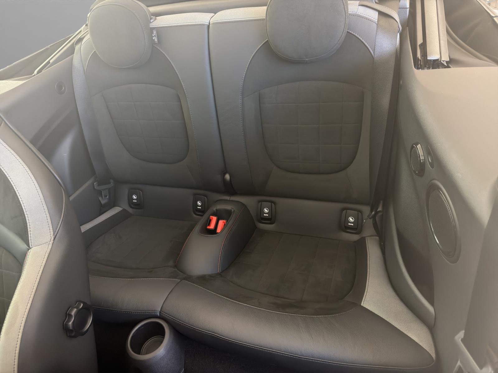 MINI Cabrio John Cooper Works-image-16