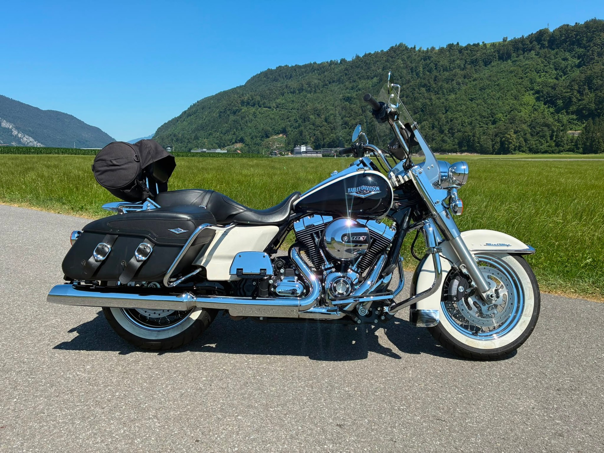 HARLEY-DAVIDSON FLHRC Road King Classic 103 ABS-image-4