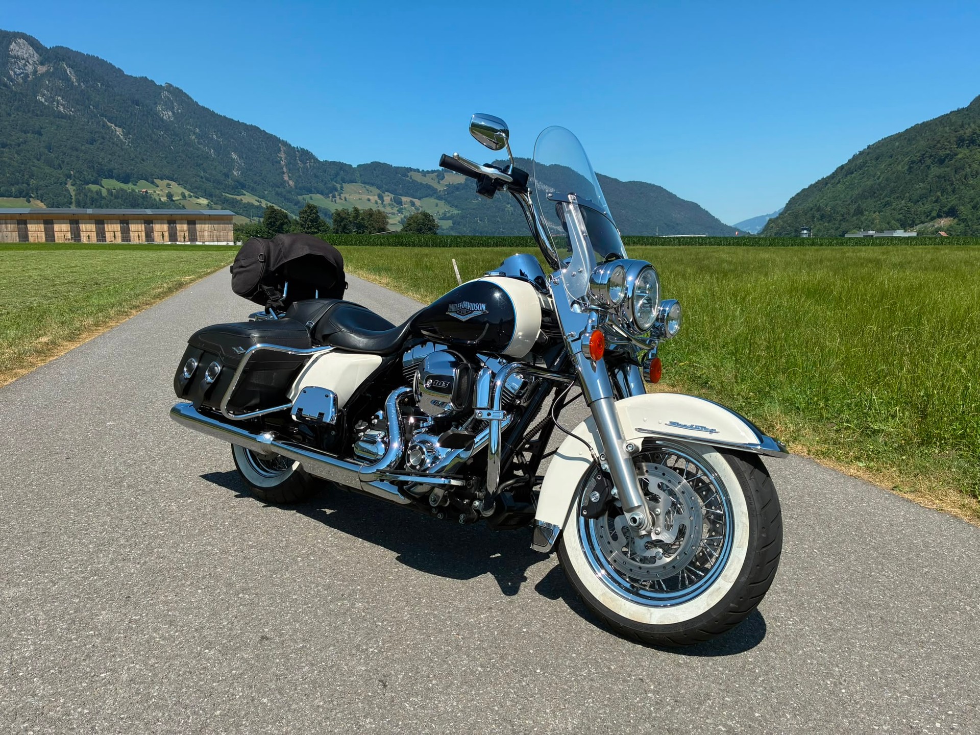 HARLEY-DAVIDSON FLHRC Road King Classic 103 ABS