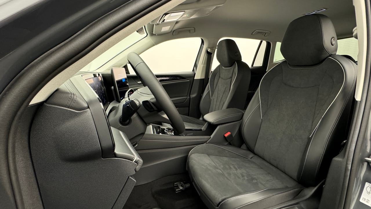 VW Tiguan 2.0 TDI SCR Elegance 4Motion DSG-image-4