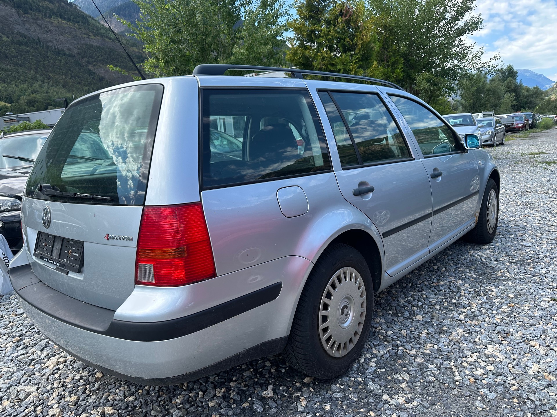 VW Golf Variant 2.0 Comfortline 4Motion-image-3
